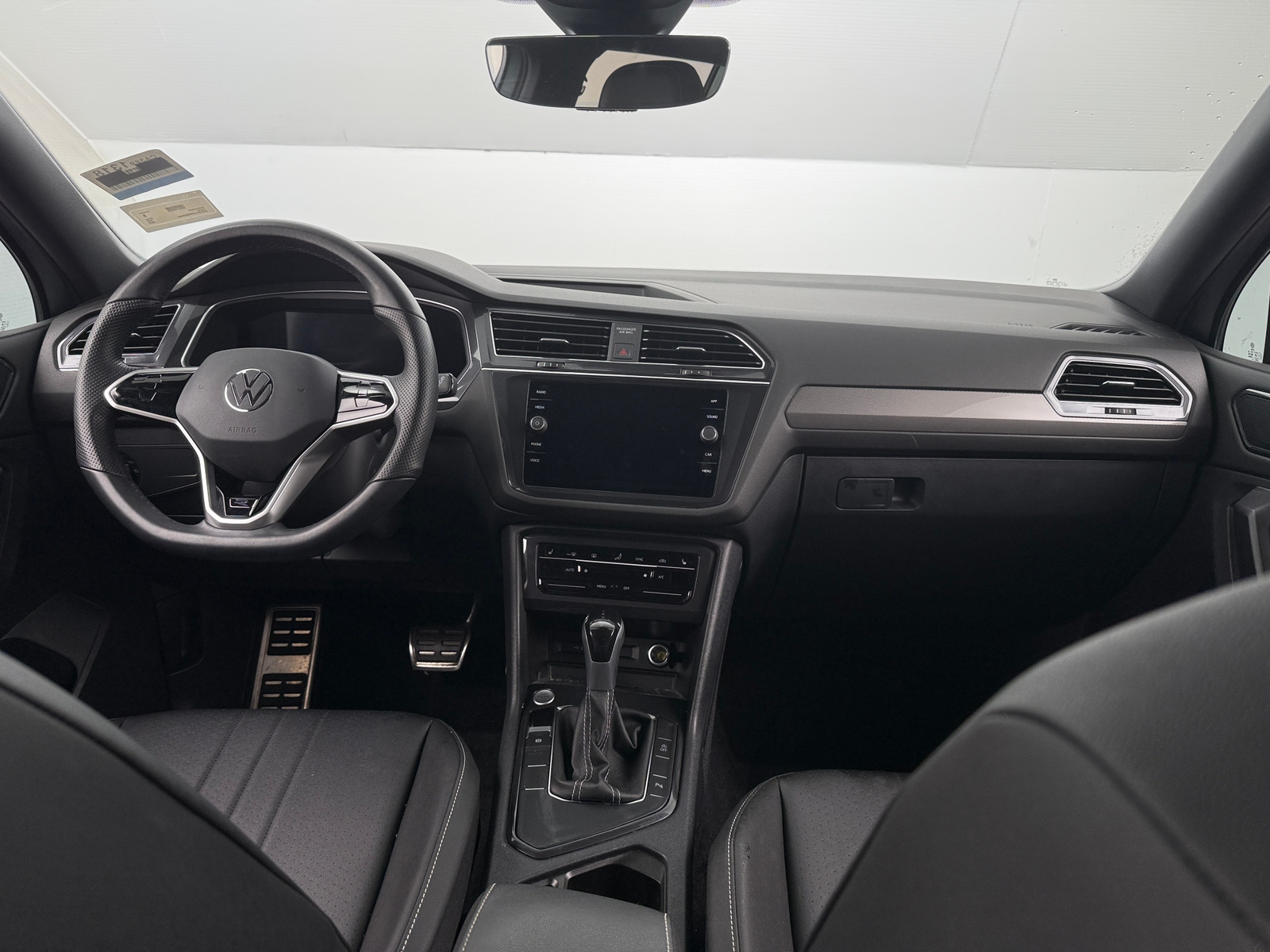 Thumbnail: 2023 Volkswagen Tiguan - 2