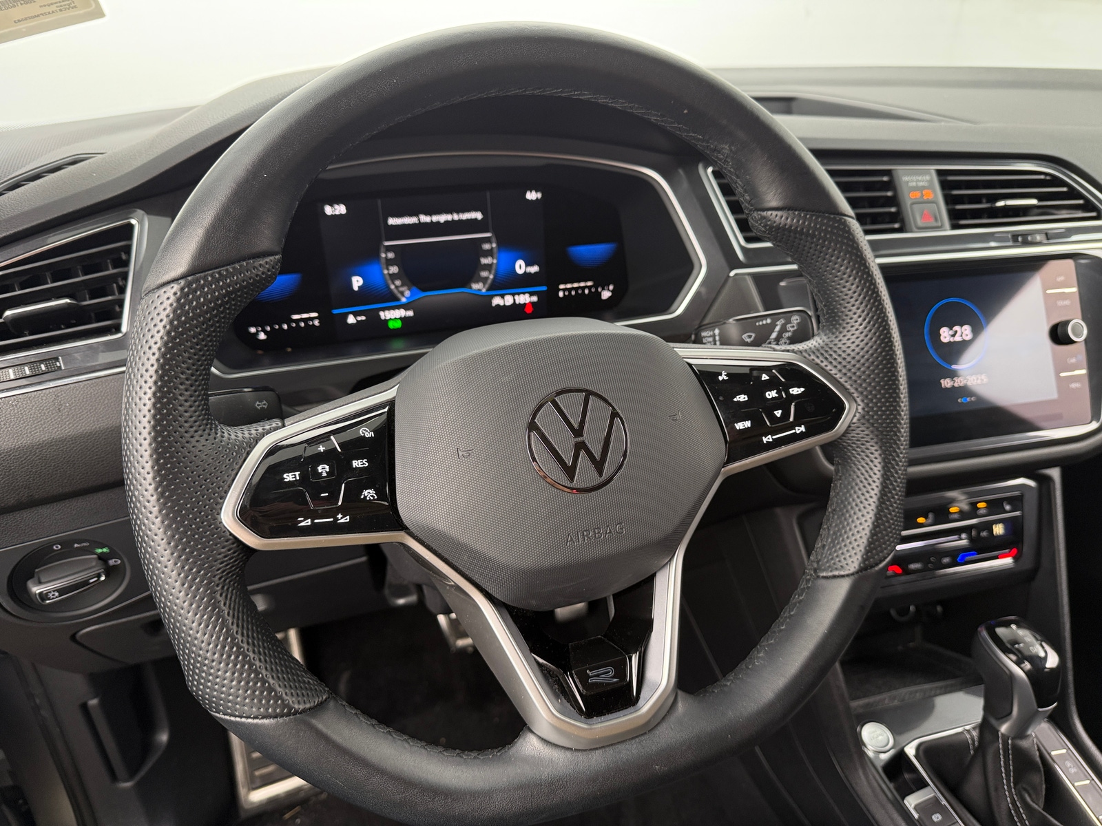 Thumbnail: 2023 Volkswagen Tiguan - 4