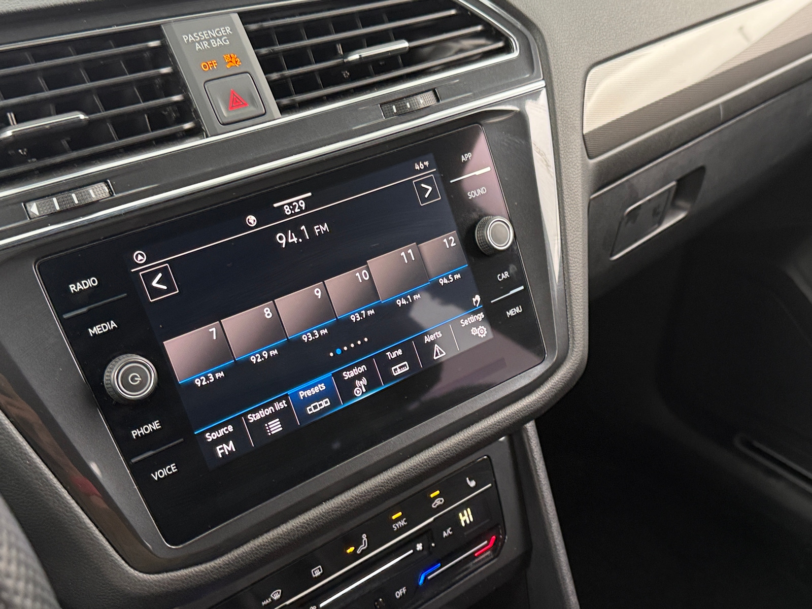 Thumbnail: 2023 Volkswagen Tiguan - 3