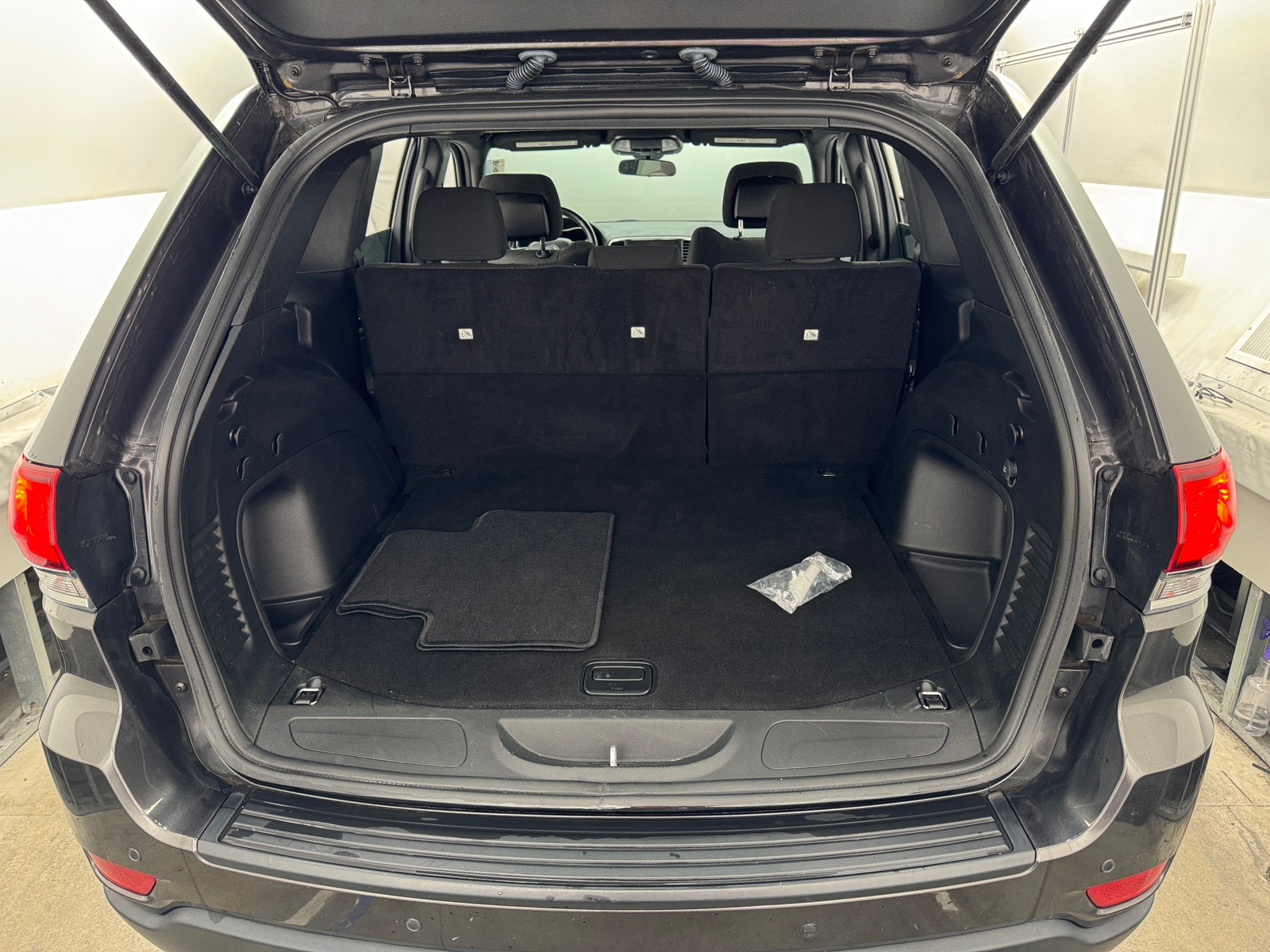 Thumbnail: 2021 Jeep Grand Cherokee - 7