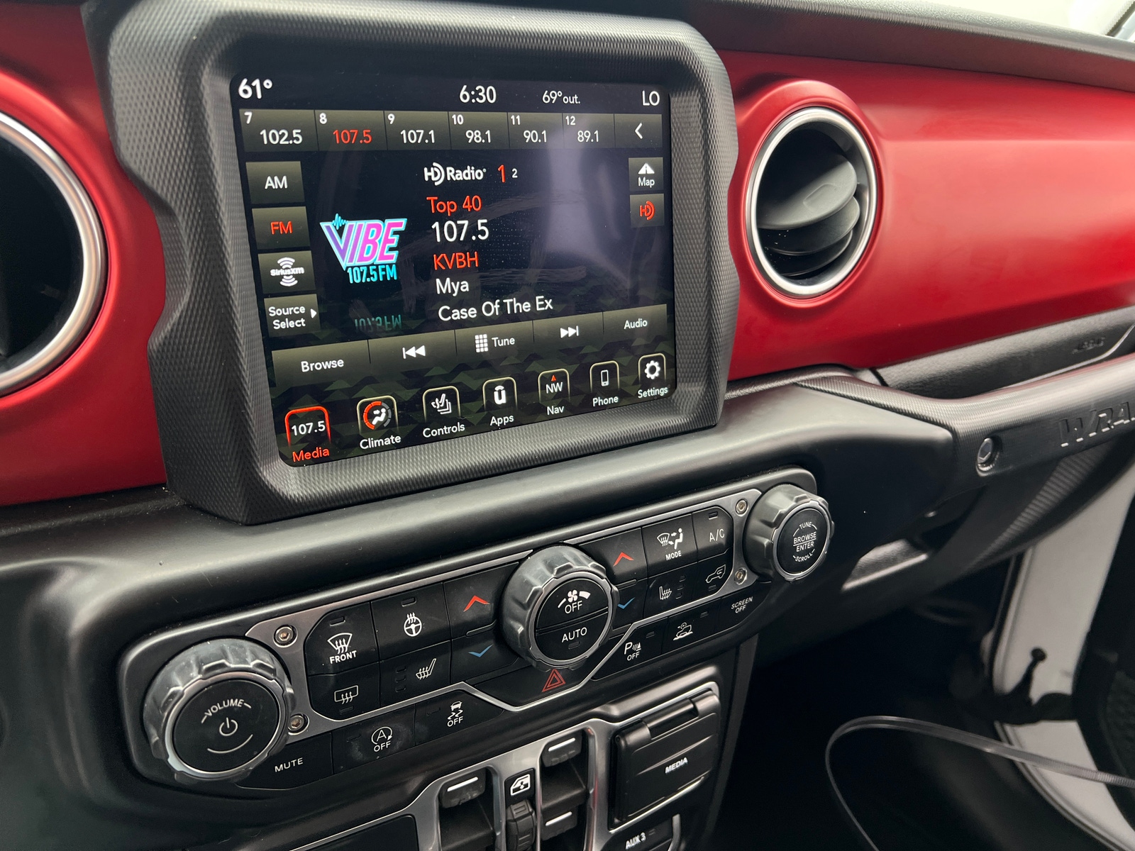 Thumbnail: 2021 Jeep Wrangler - 3