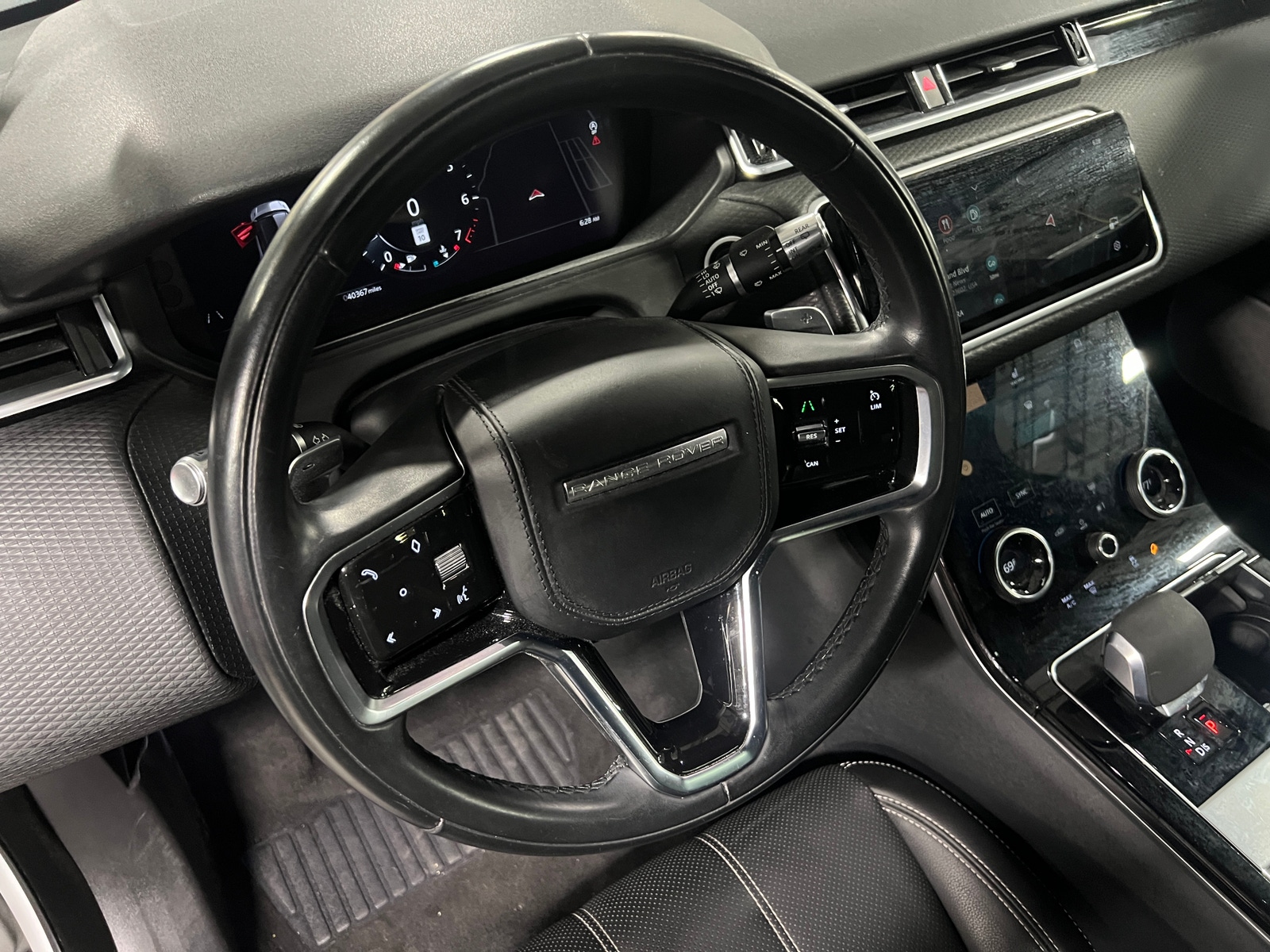 Thumbnail: 2021 Land Rover Range Rover Velar - 4