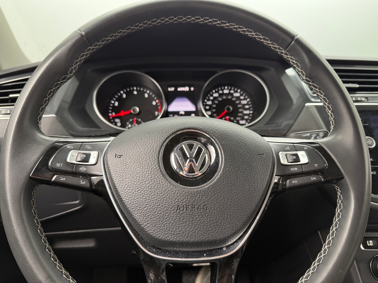 Thumbnail: 2021 Volkswagen Tiguan - 4