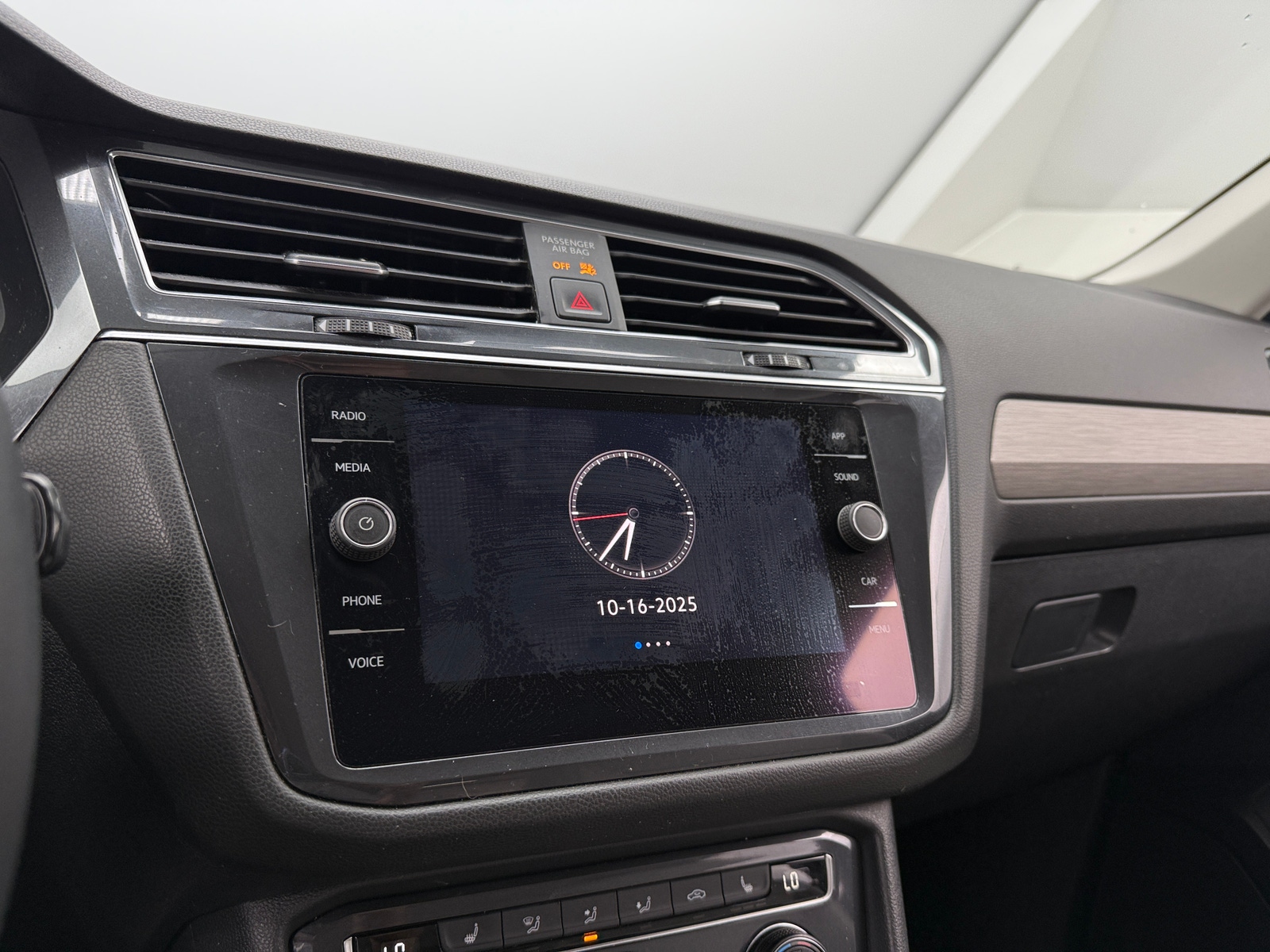 Thumbnail: 2021 Volkswagen Tiguan - 3