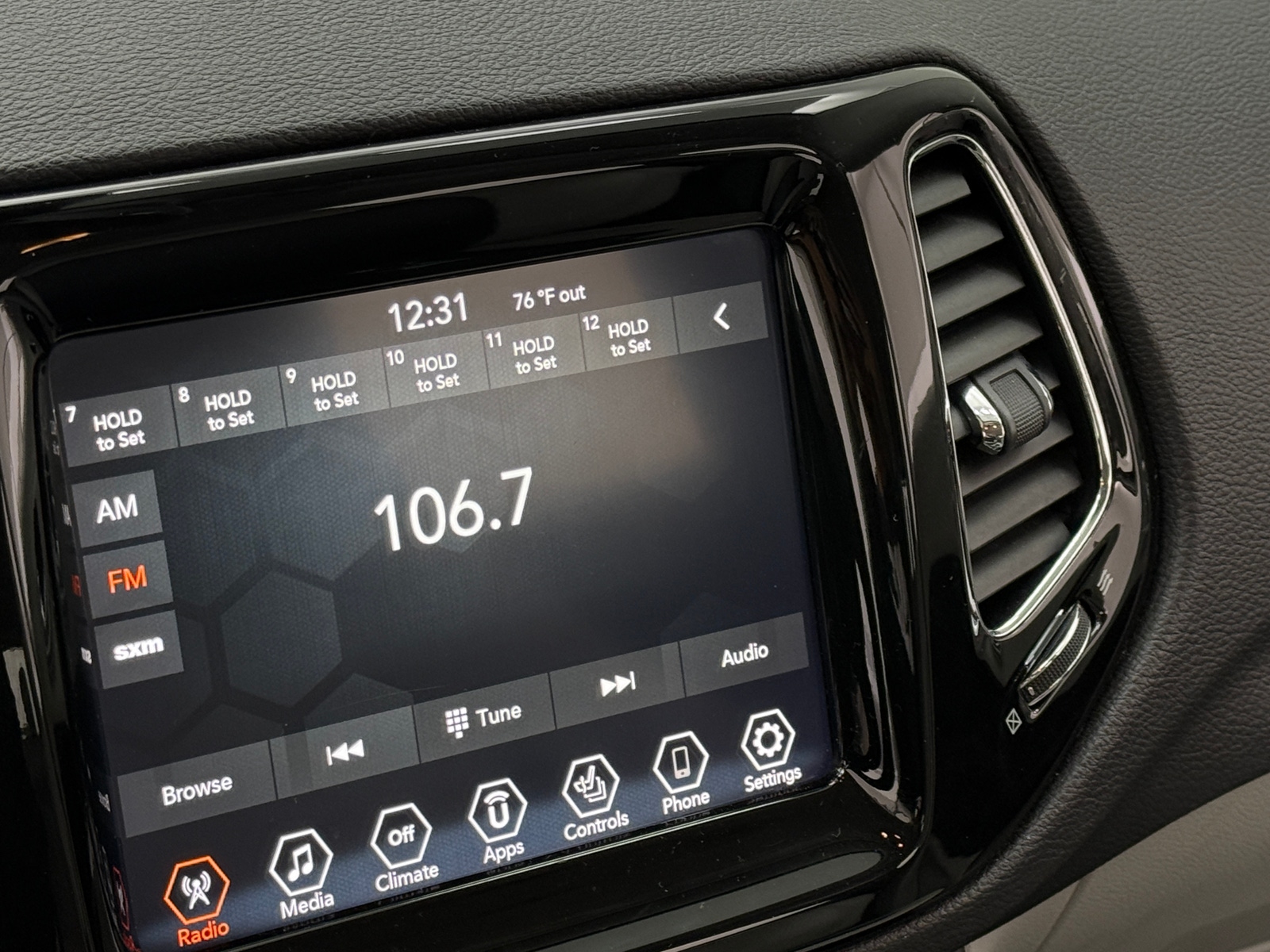 Thumbnail: 2019 Jeep Compass - 3