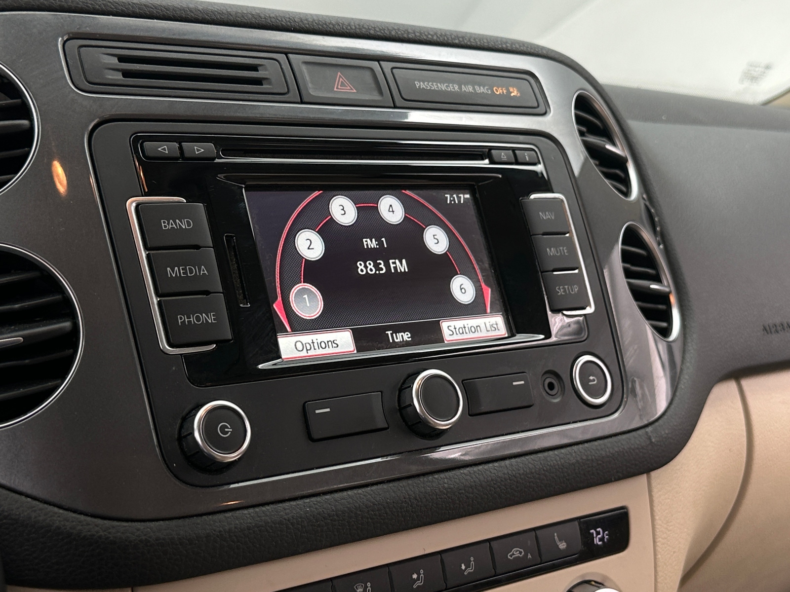 Thumbnail: 2015 Volkswagen Tiguan - 4