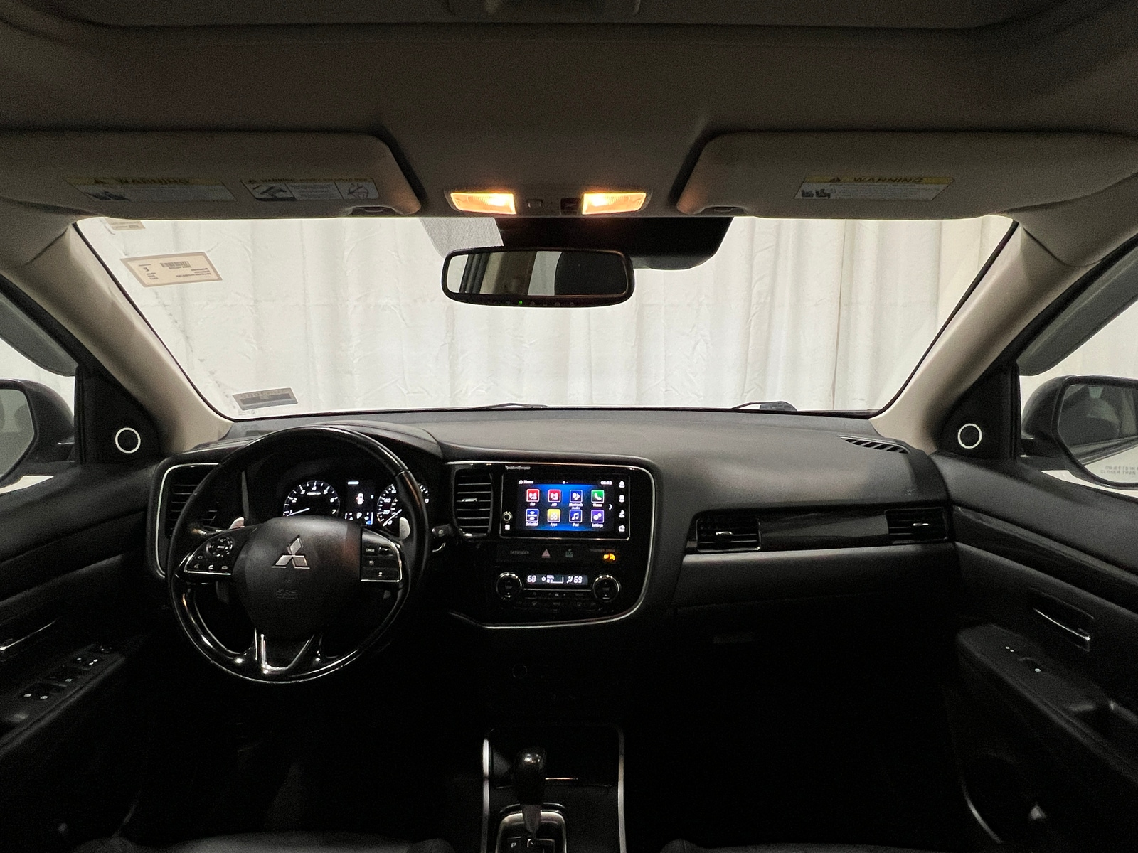 Thumbnail: 2017 Mitsubishi Outlander - 2