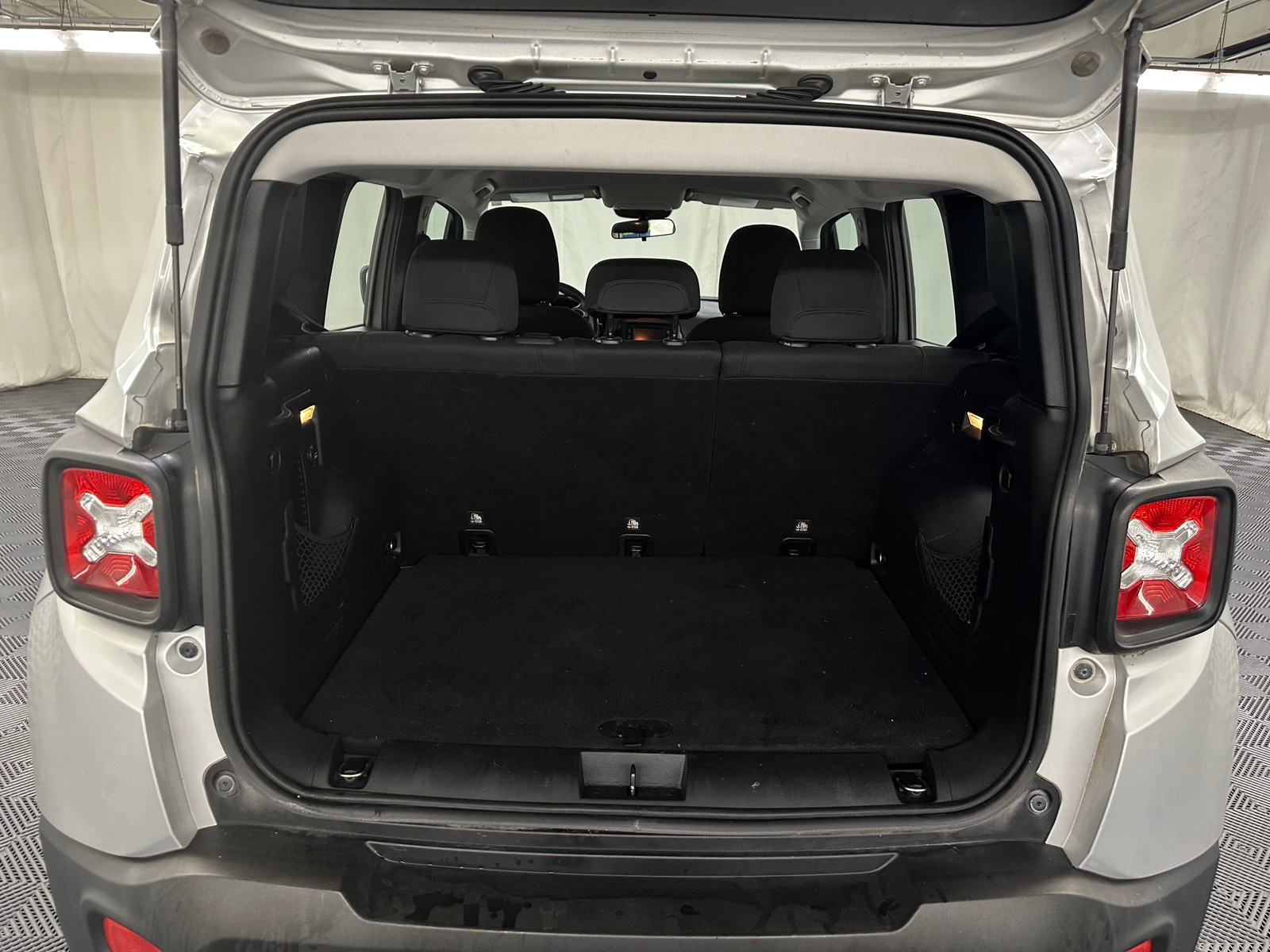 Thumbnail: 2016 Jeep Renegade - 7