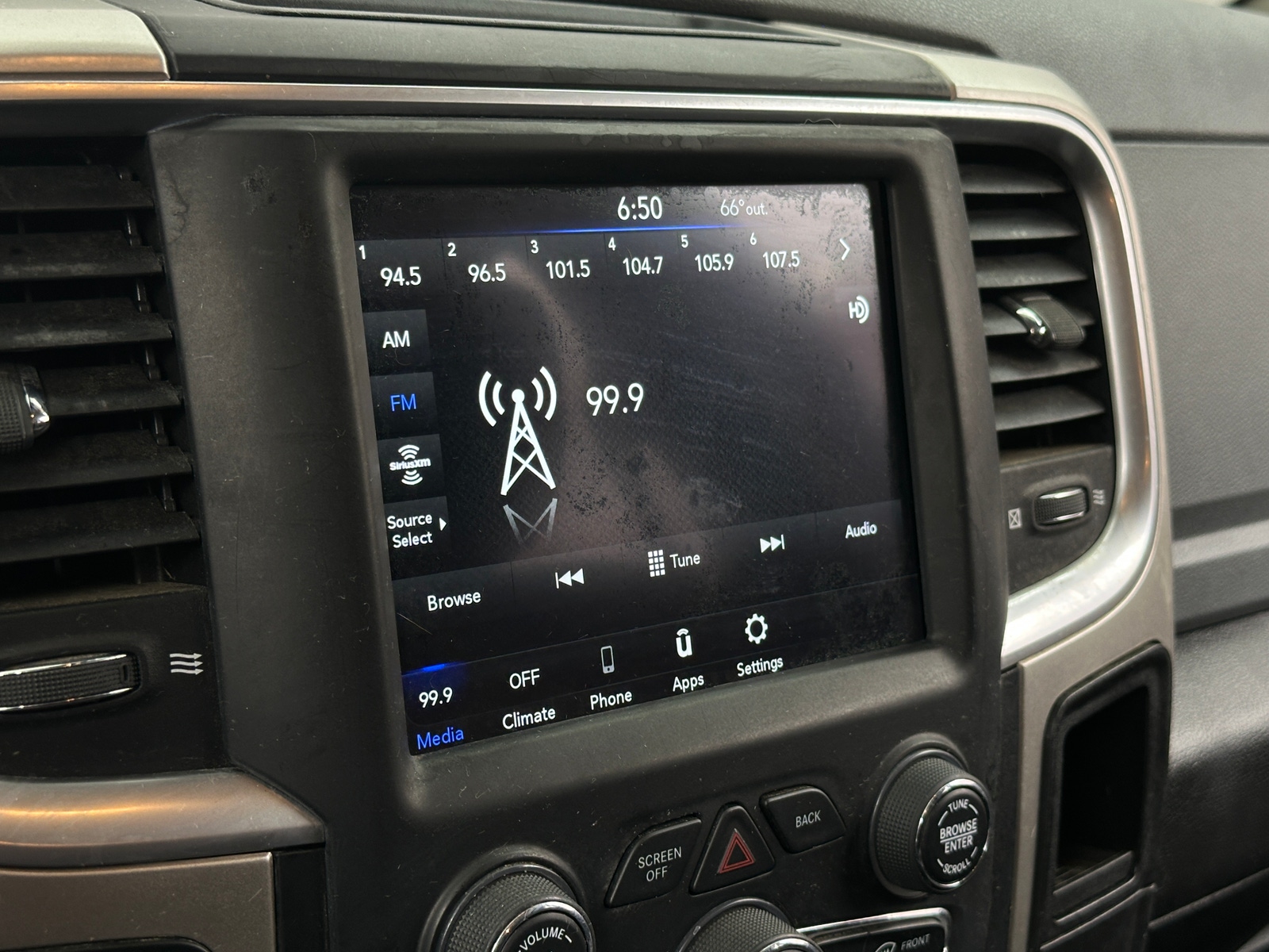 Thumbnail: 2020 RAM 1500 Classic - 4