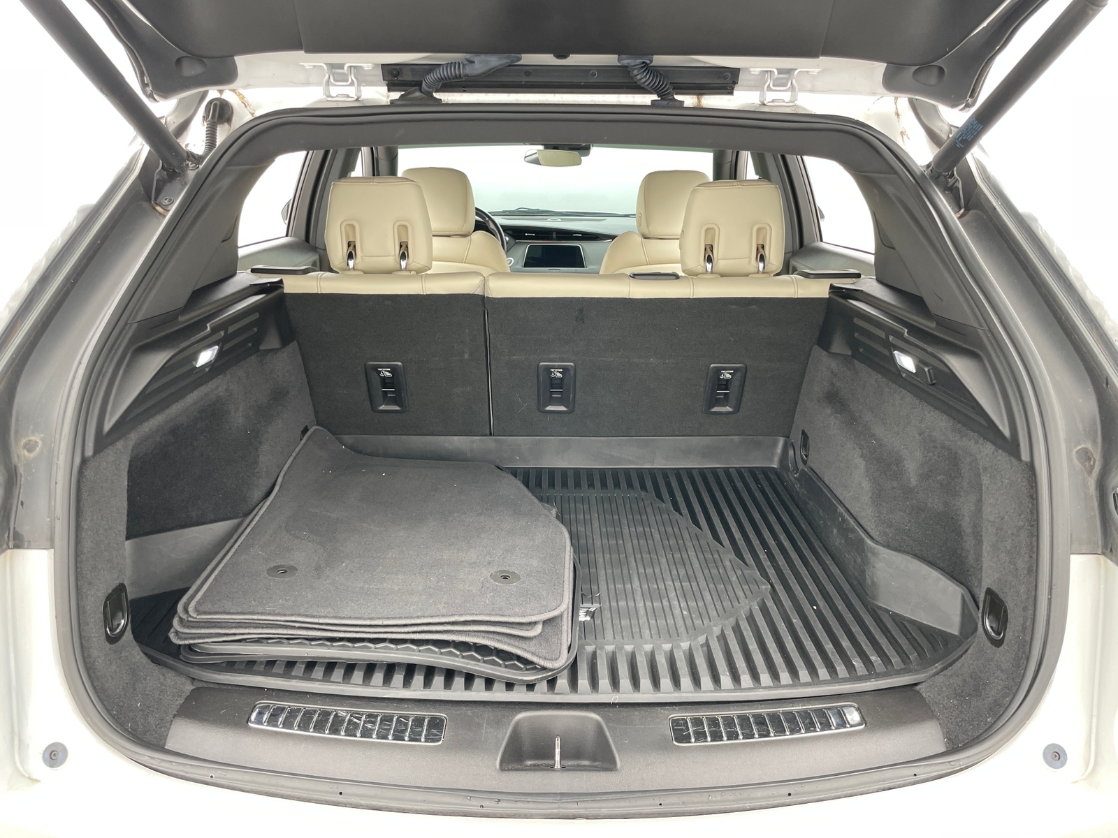 Thumbnail: 2019 Cadillac XT4 - 6