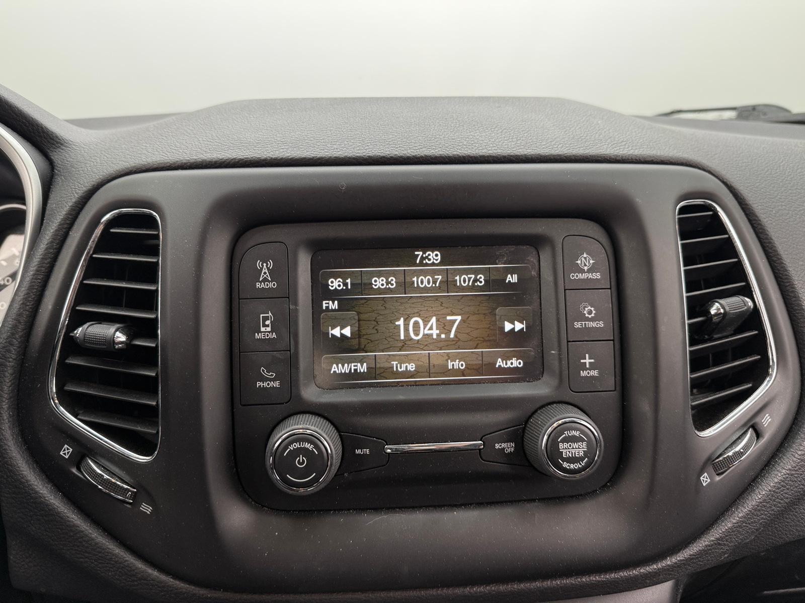Thumbnail: 2018 Jeep Compass - 4