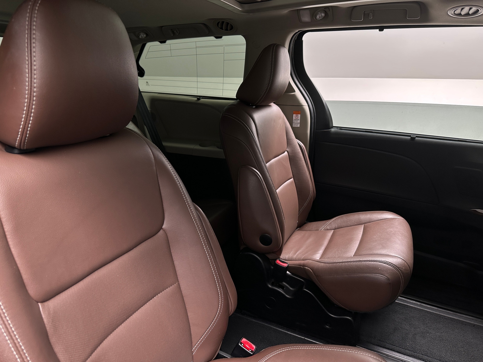Thumbnail: 2016 Toyota Sienna - 5