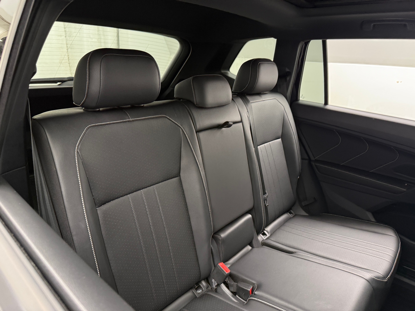Thumbnail: 2022 Volkswagen Tiguan - 5