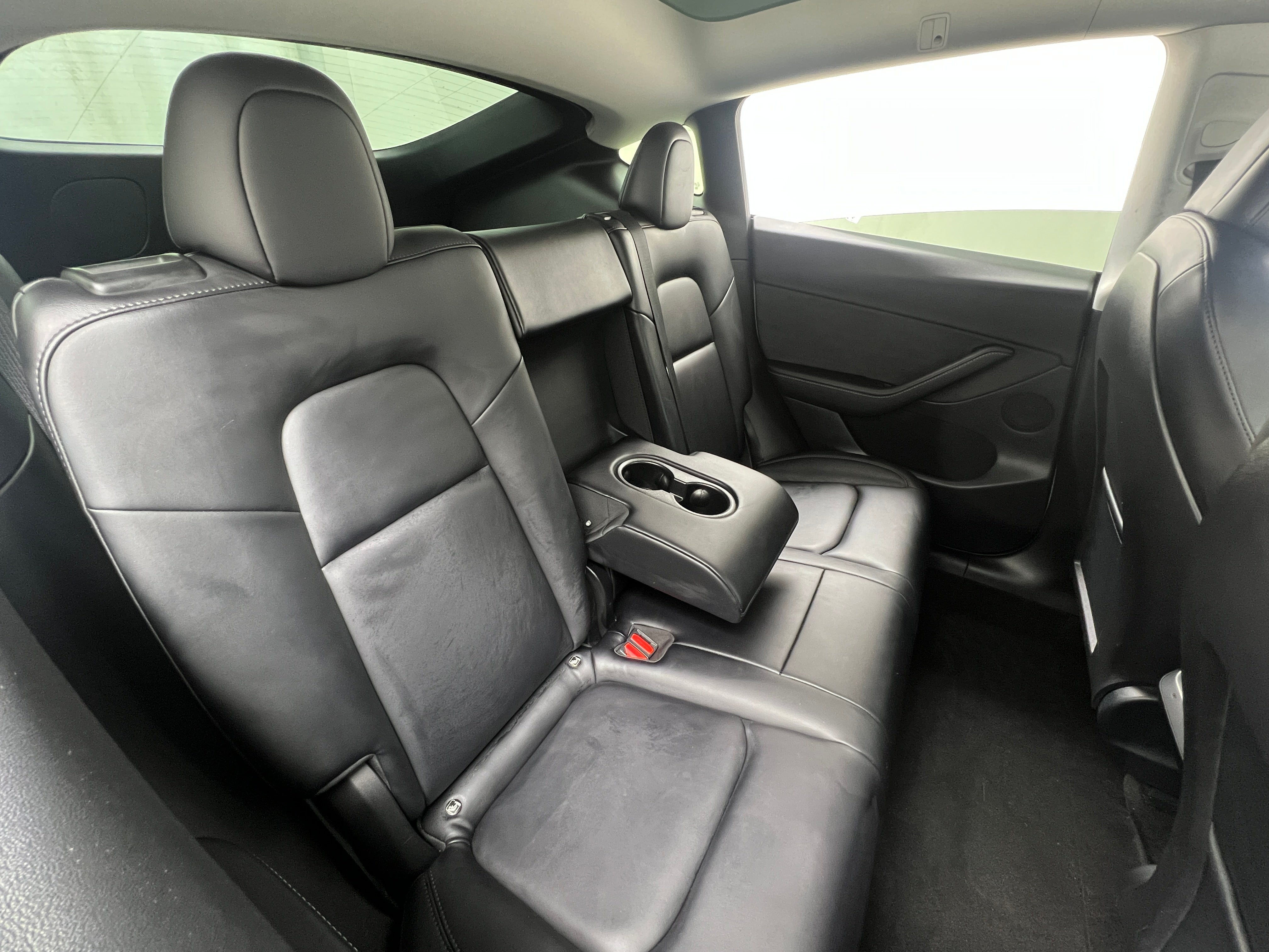 Used 2022 Tesla Model Y Long Range with VIN 7SAYGDEE4NF379283 for sale in Oak Creek, WI