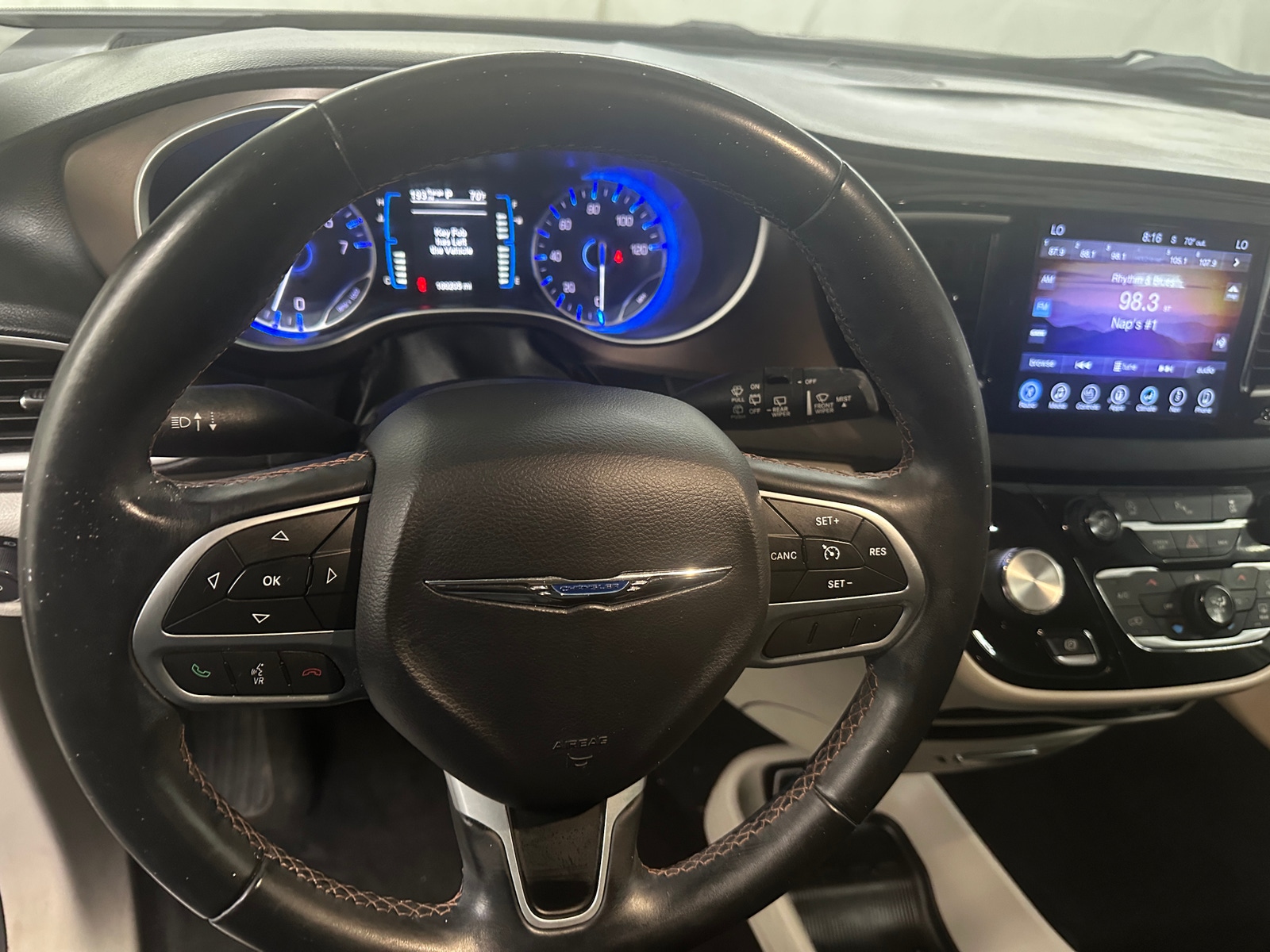 Thumbnail: 2017 Chrysler Pacifica - 4