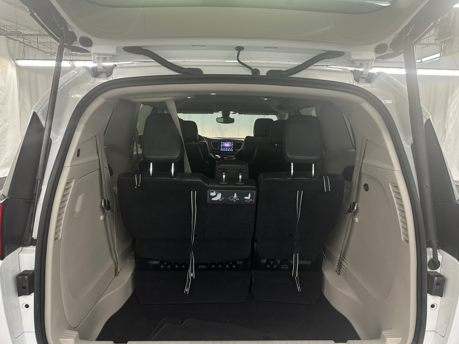 Thumbnail: 2017 Chrysler Pacifica - 6