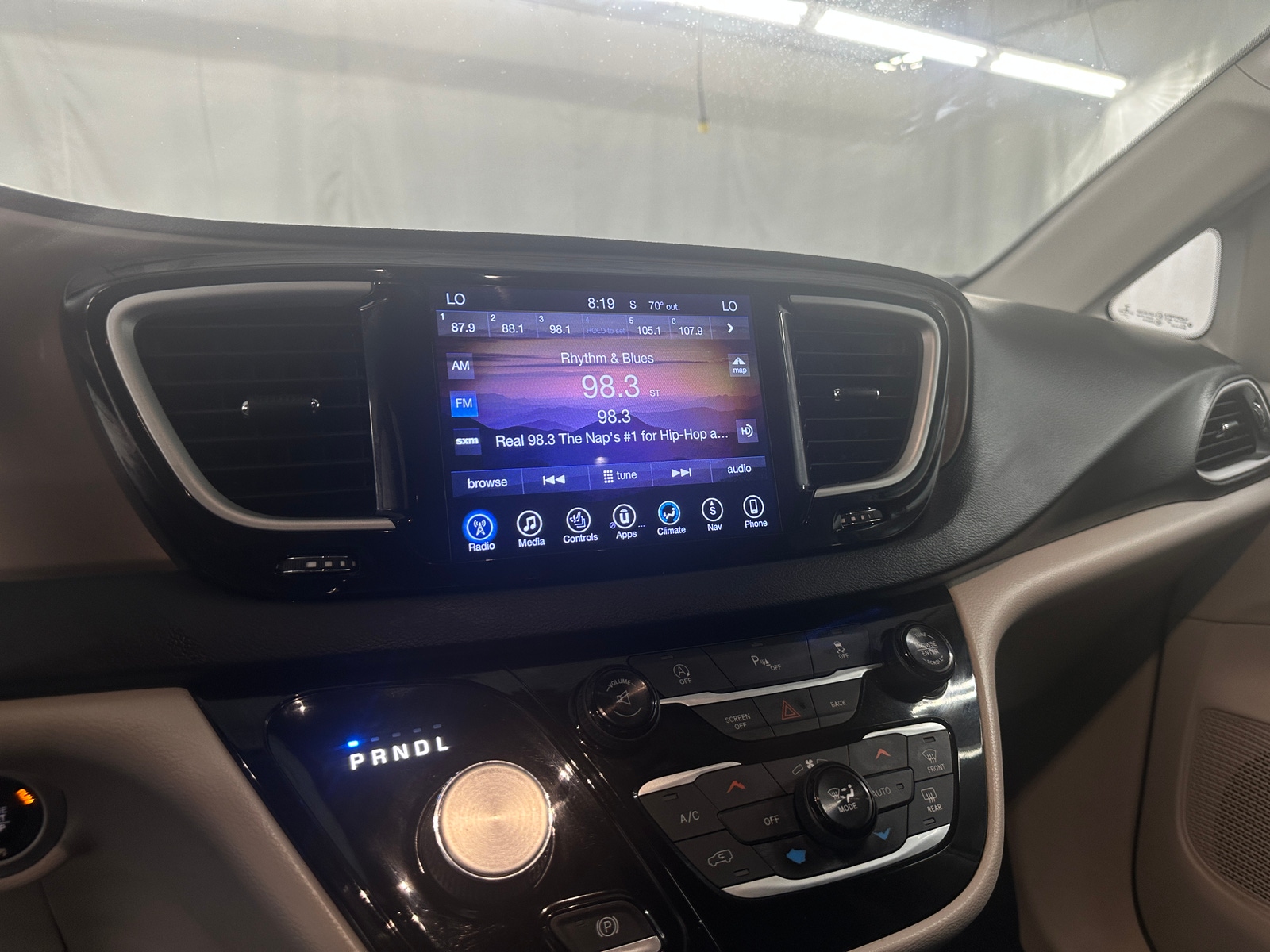 Thumbnail: 2017 Chrysler Pacifica - 3