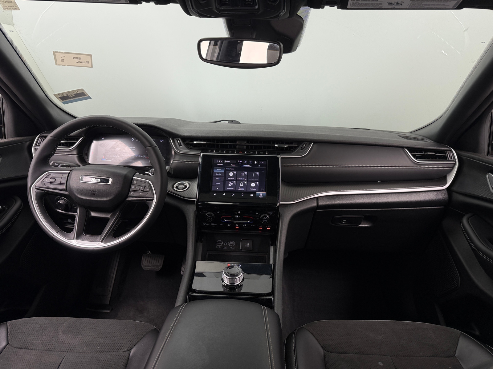 Thumbnail: 2023 Jeep Grand Cherokee L - 2
