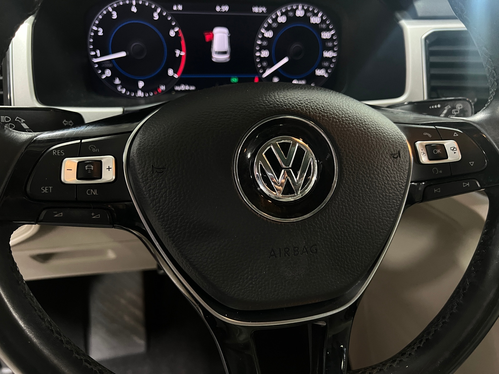 Thumbnail: 2018 Volkswagen Atlas - 4