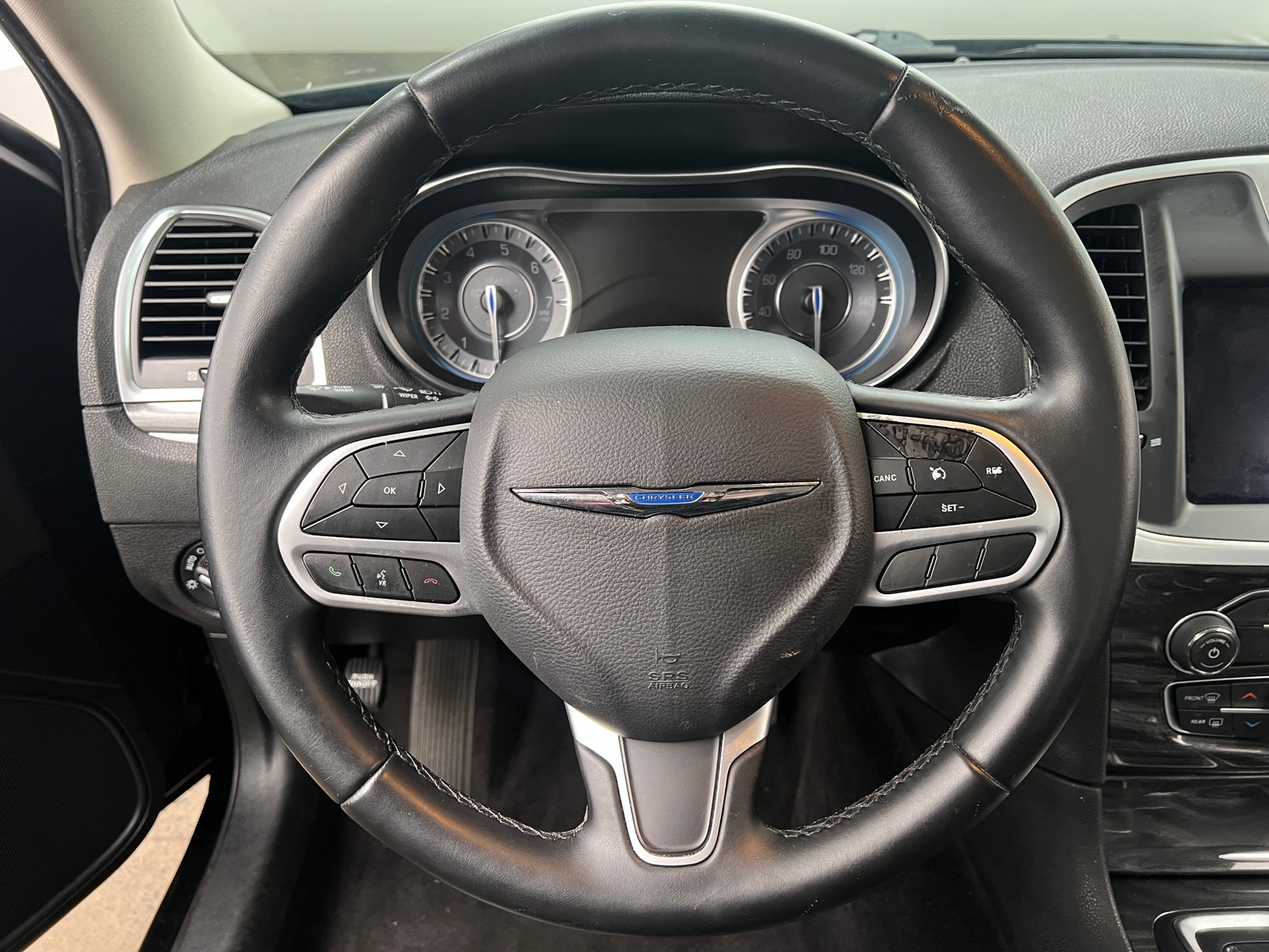 Thumbnail: 2019 Chrysler 300 - 4