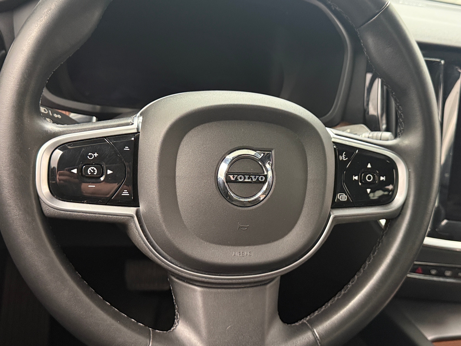 Thumbnail: 2023 Volvo S60 - 5