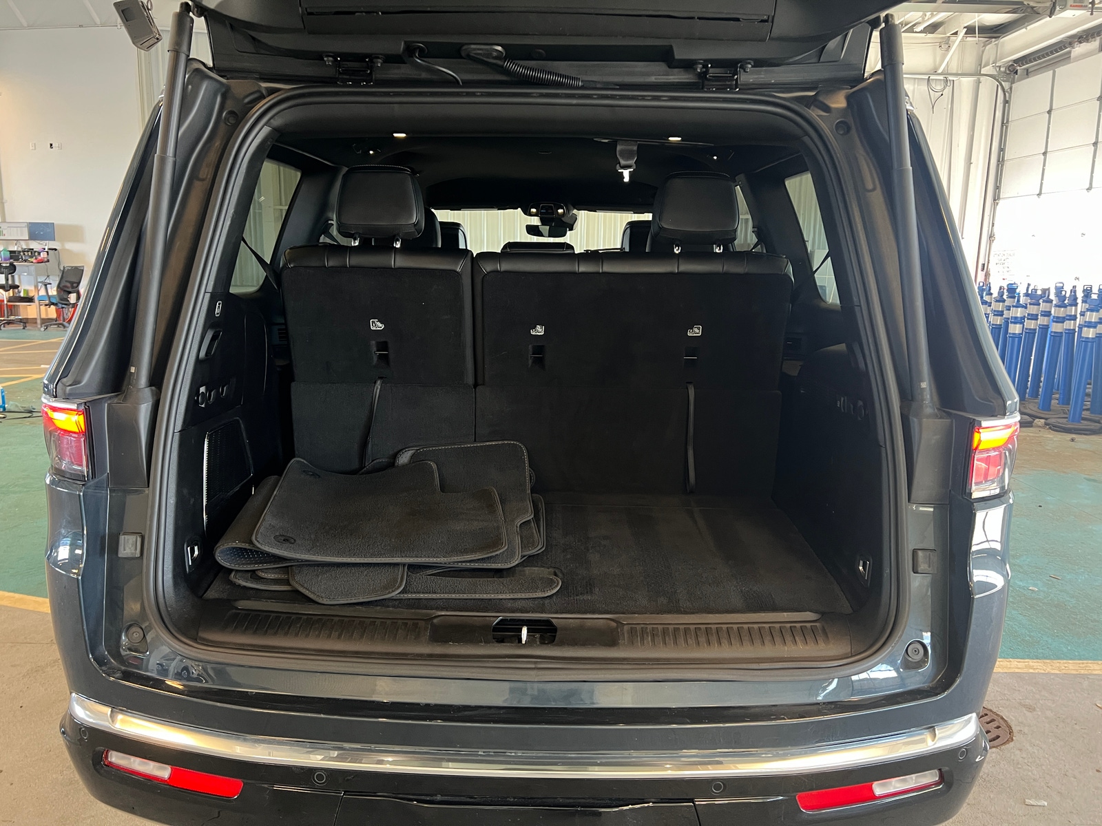 Thumbnail: 2024 Jeep Wagoneer - 6