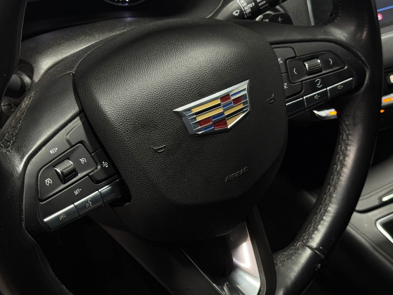 Thumbnail: 2020 Cadillac XT4 - 4