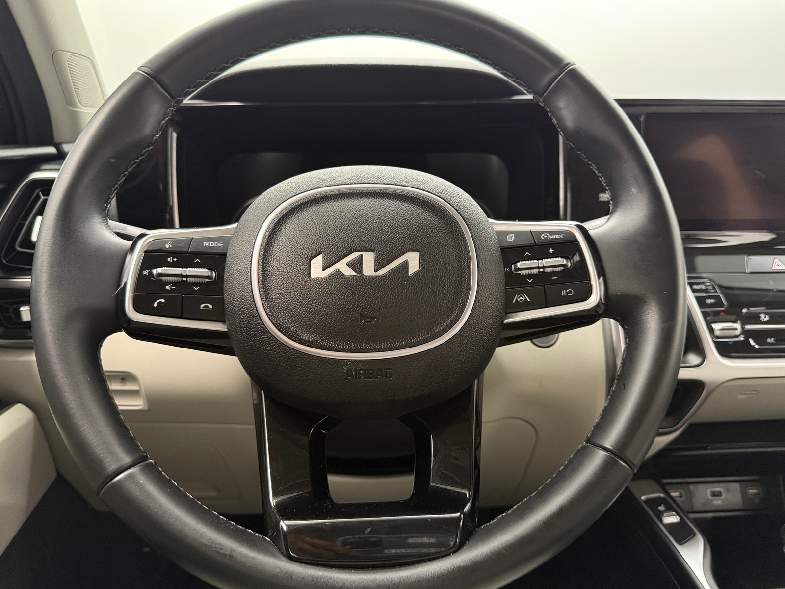 Thumbnail: 2022 Kia Sorento - 4