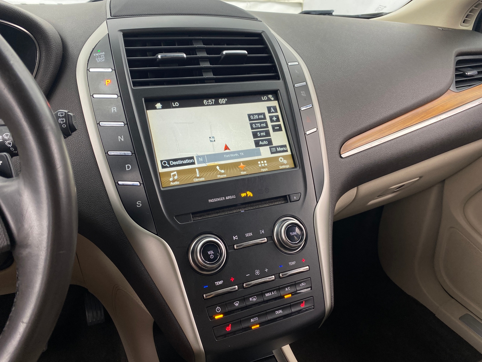 Thumbnail: 2017 Lincoln MKC - 3