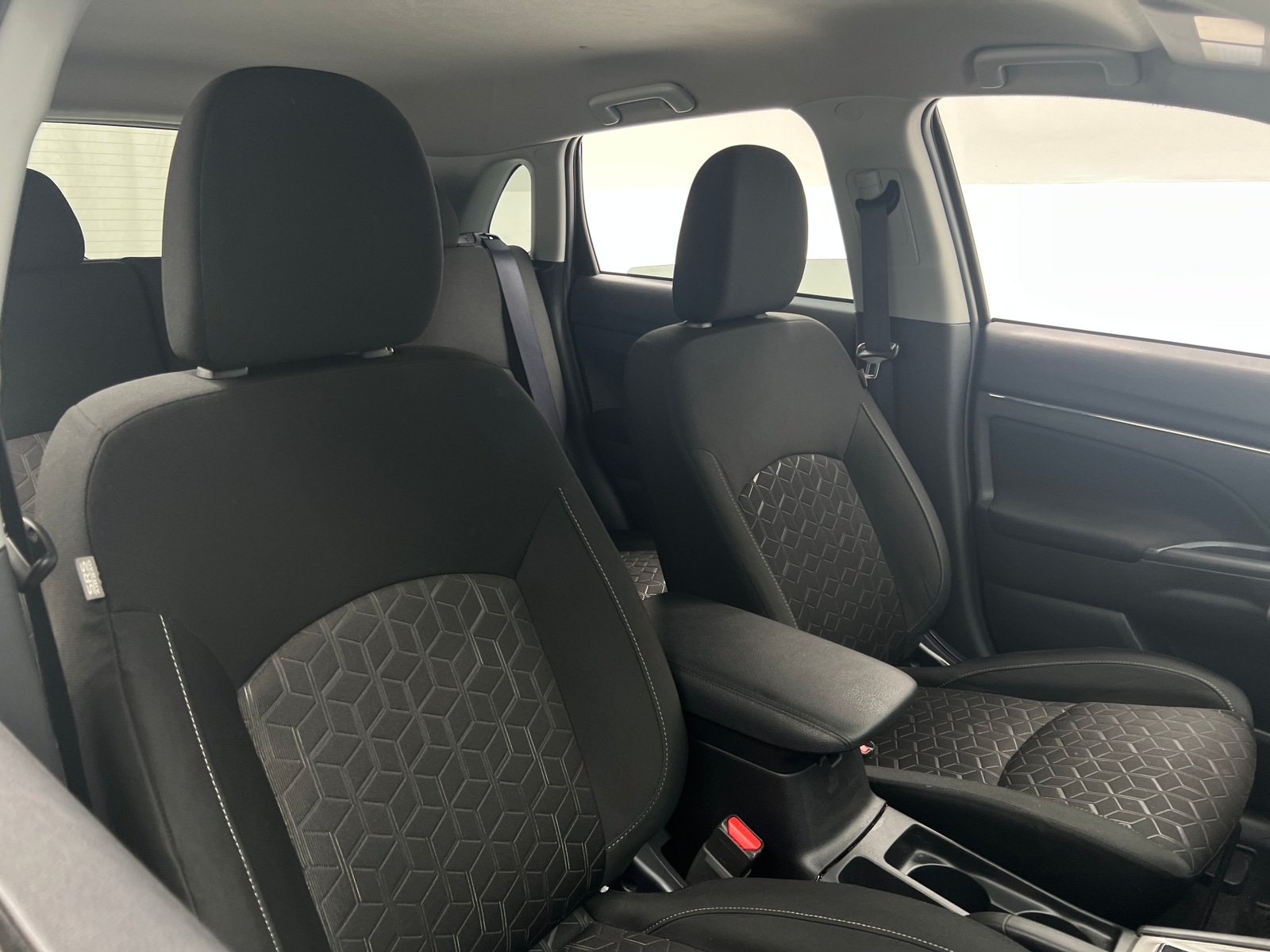 Thumbnail: 2024 Mitsubishi Outlander Sport - 2
