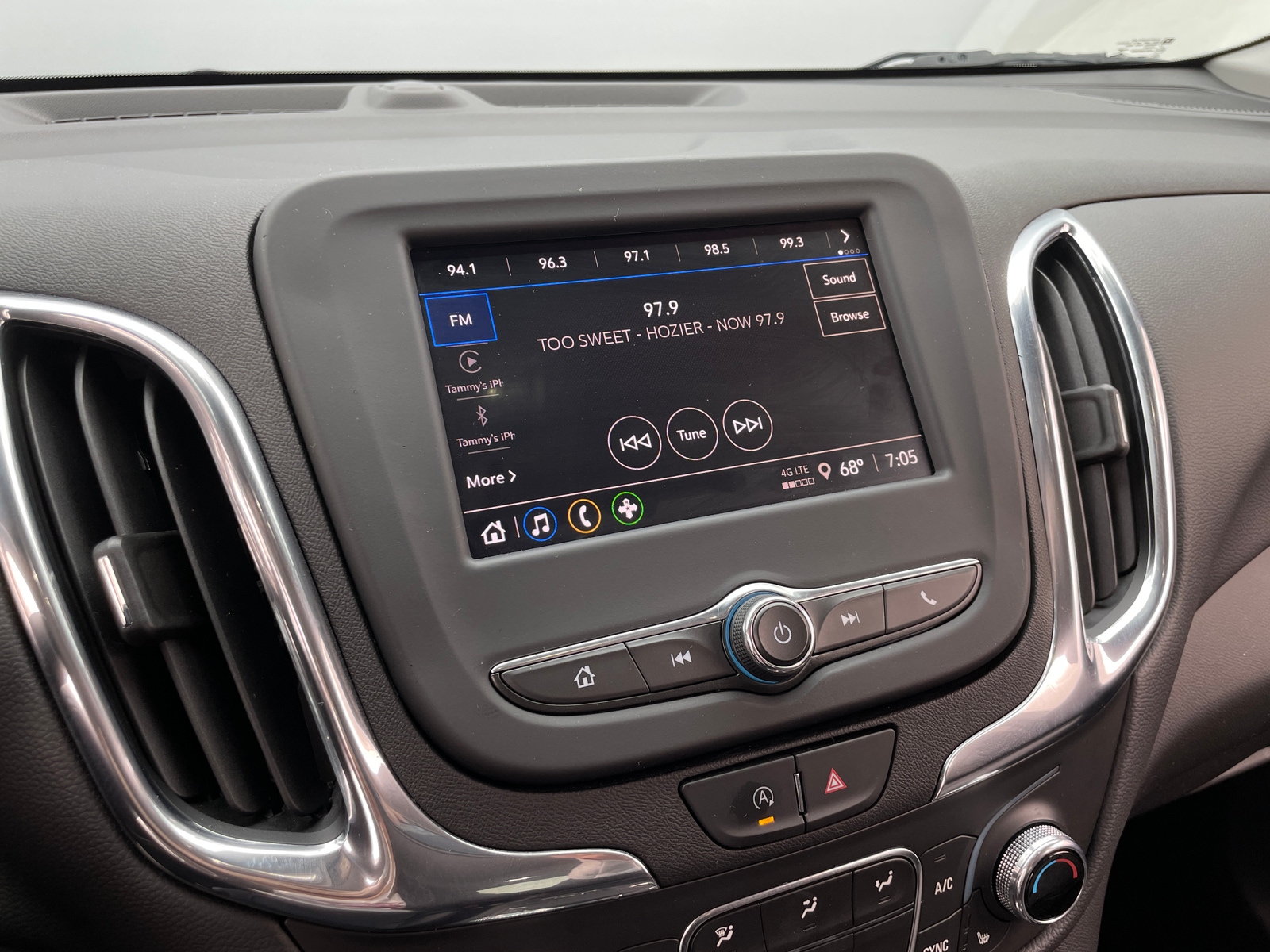 Thumbnail: 2023 Chevrolet Equinox - 4