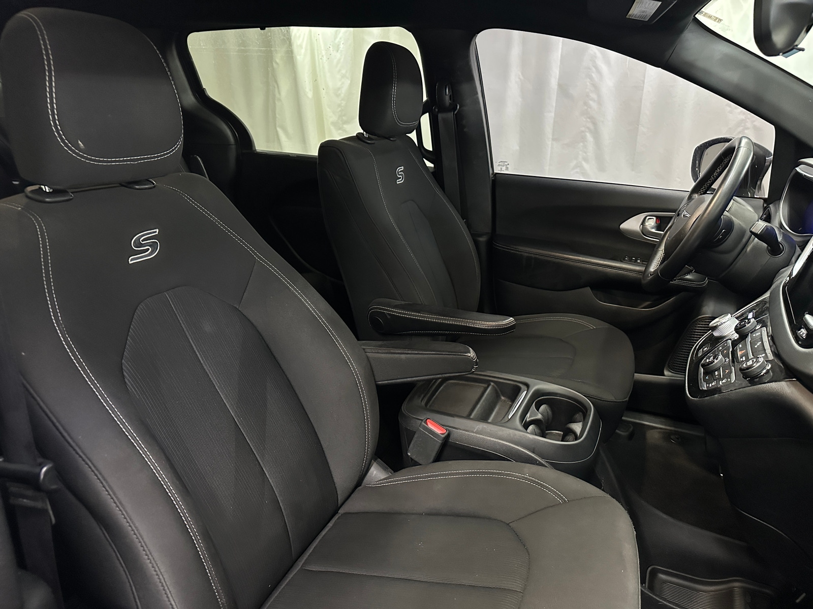Thumbnail: 2018 Chrysler Pacifica - 2
