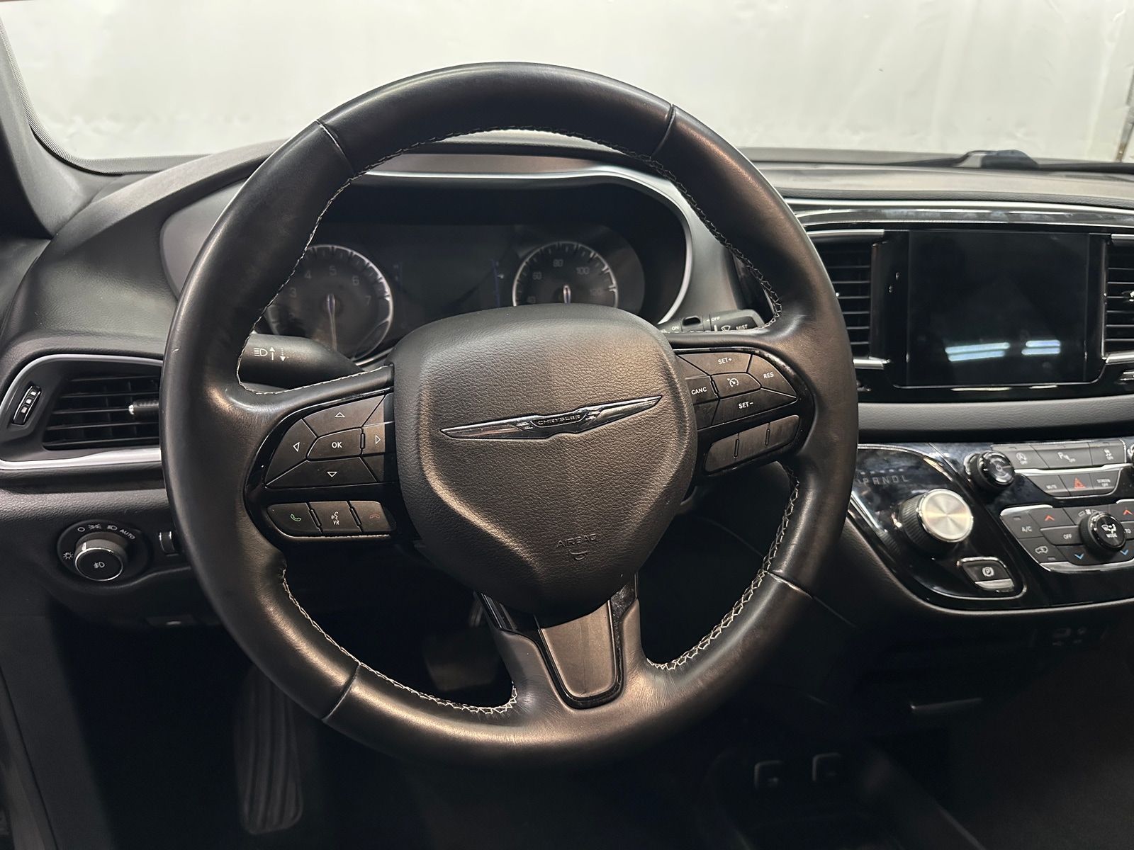 Thumbnail: 2018 Chrysler Pacifica - 5