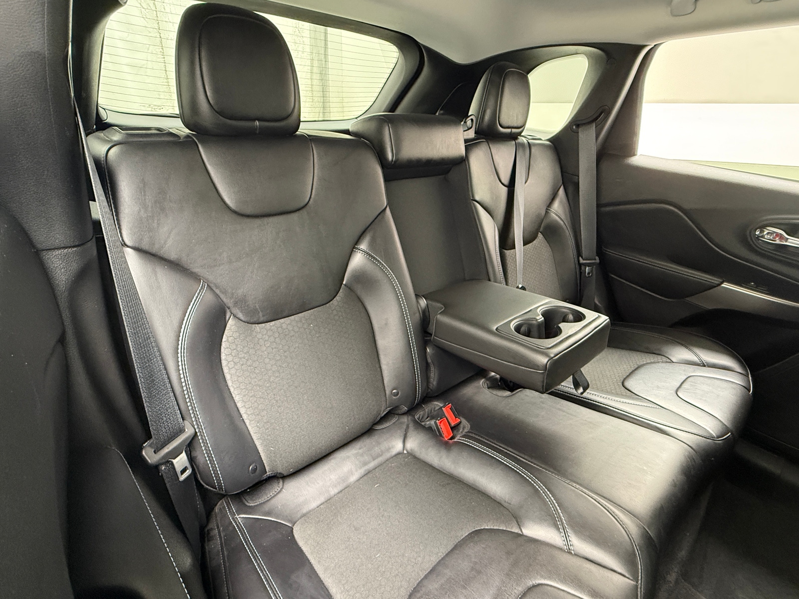 Thumbnail: 2019 Jeep Cherokee - 6