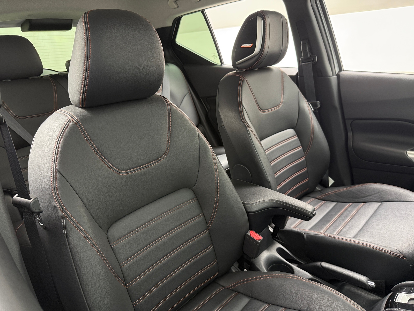 Thumbnail: 2019 Nissan Kicks - 2