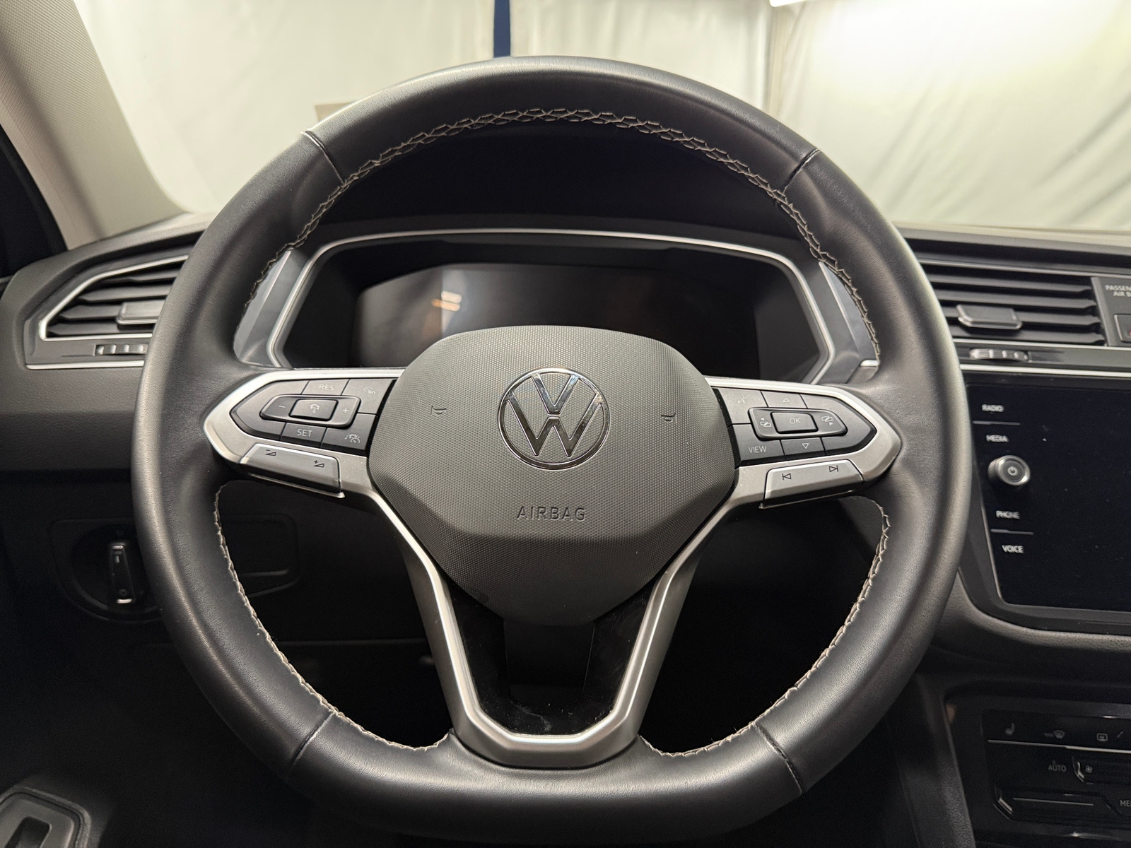 Thumbnail: 2024 Volkswagen Tiguan - 4