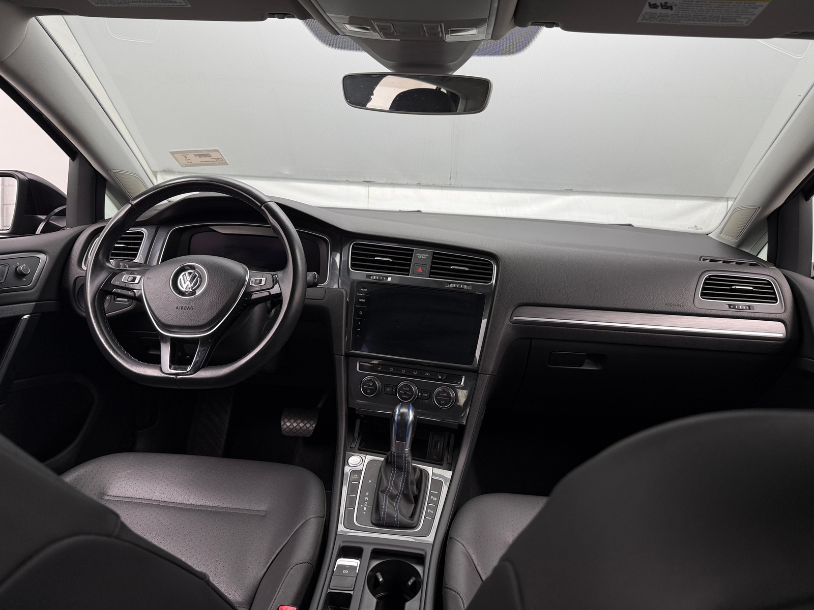 Thumbnail: 2019 Volkswagen e-Golf - 3