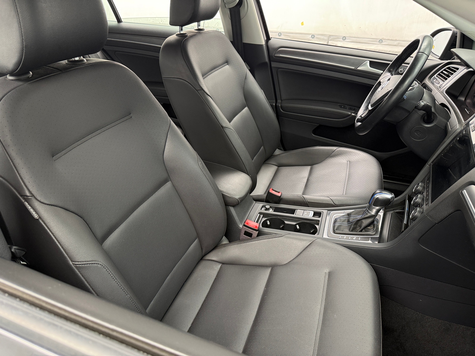 Thumbnail: 2019 Volkswagen e-Golf - 2