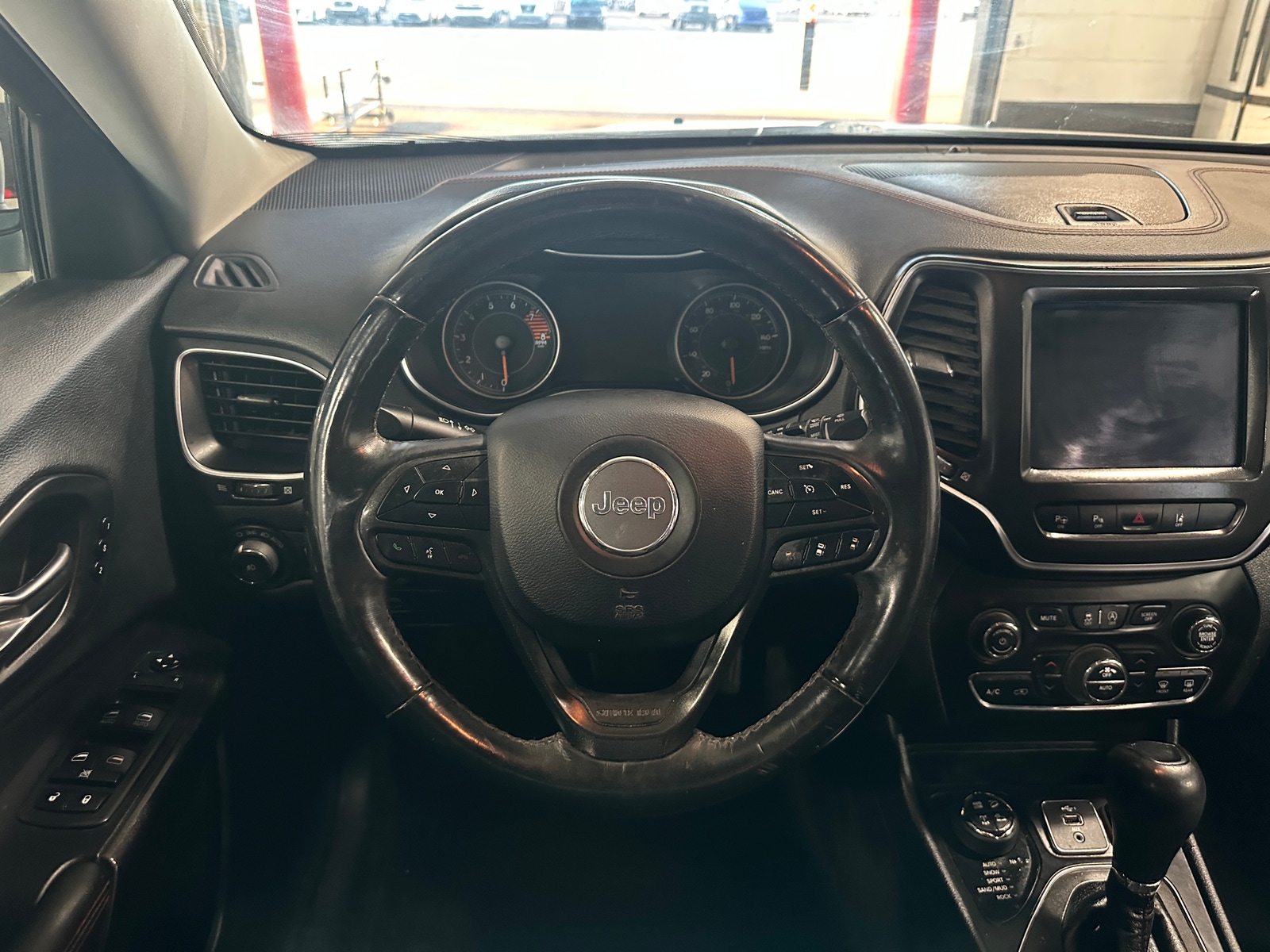 Thumbnail: 2019 Jeep Cherokee - 4