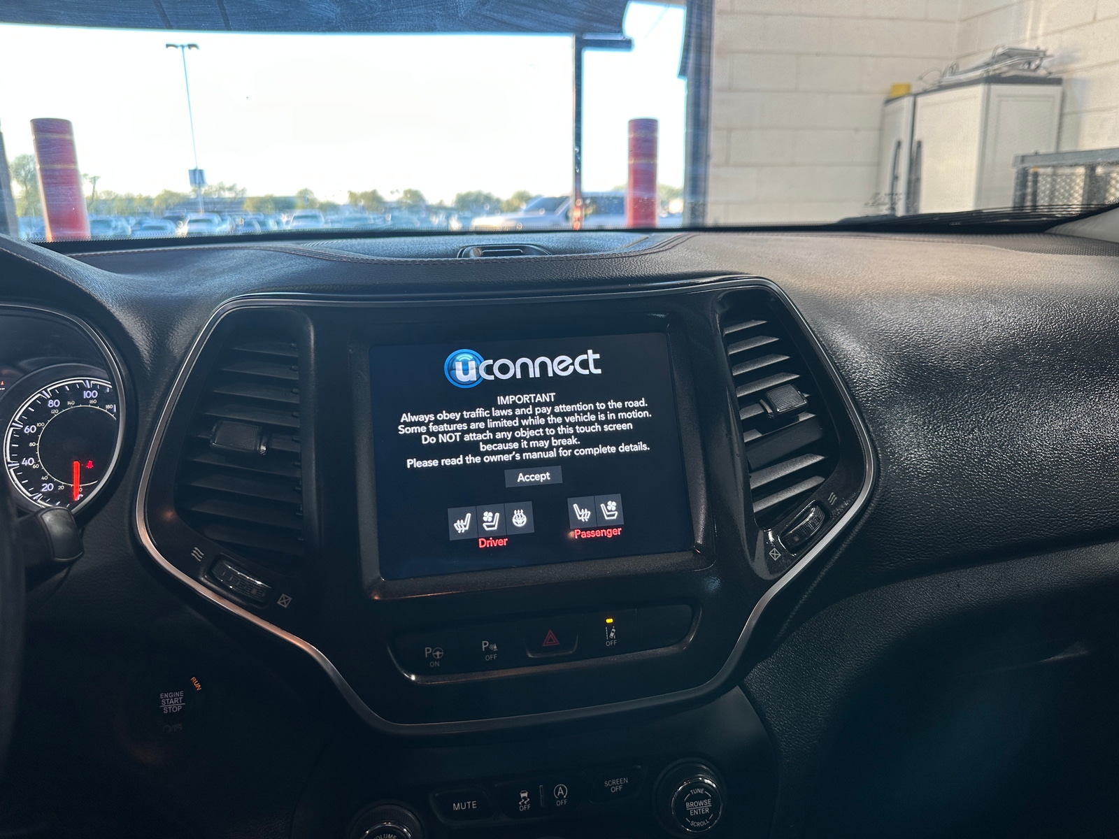 Thumbnail: 2019 Jeep Cherokee - 3