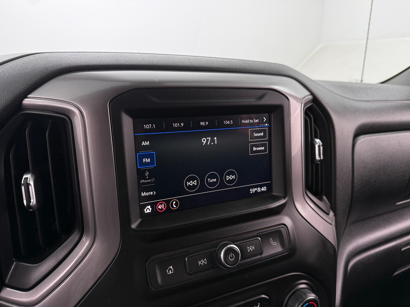 Thumbnail: 2020 Chevrolet Silverado 1500 - 3