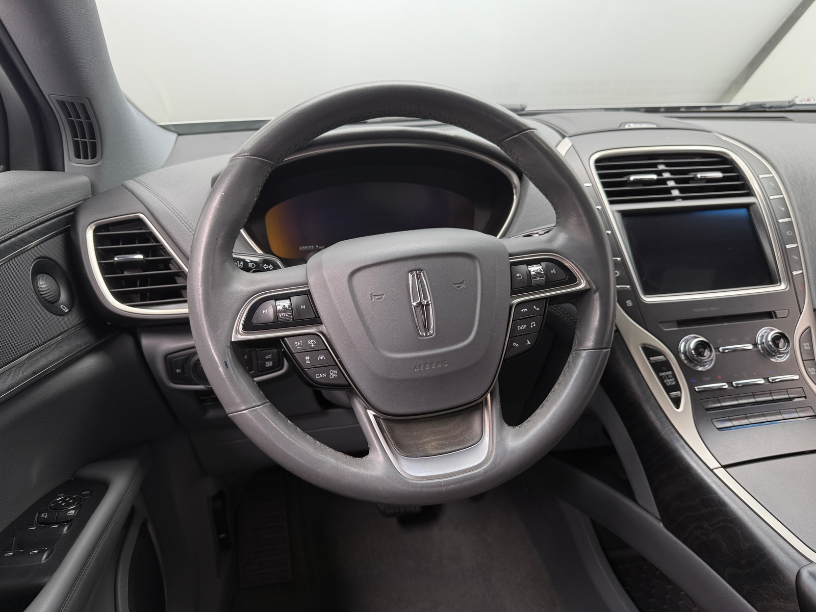 Thumbnail: 2020 Lincoln Nautilus - 4