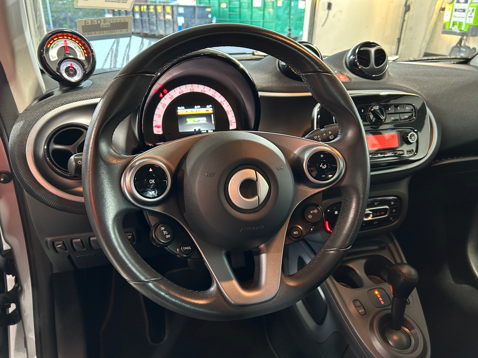 Thumbnail: 2017 smart fortwo - 5