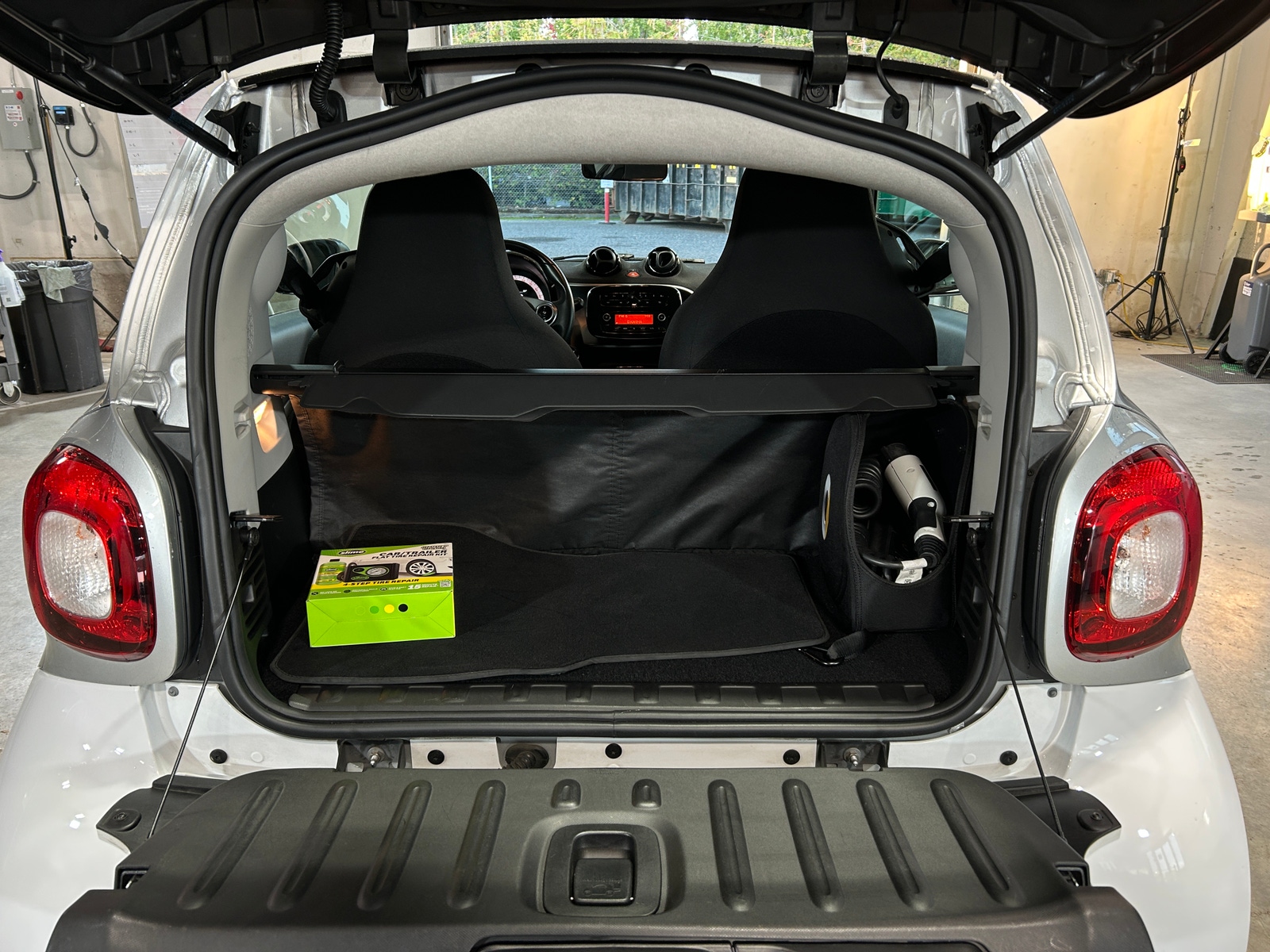 Thumbnail: 2017 smart fortwo - 6