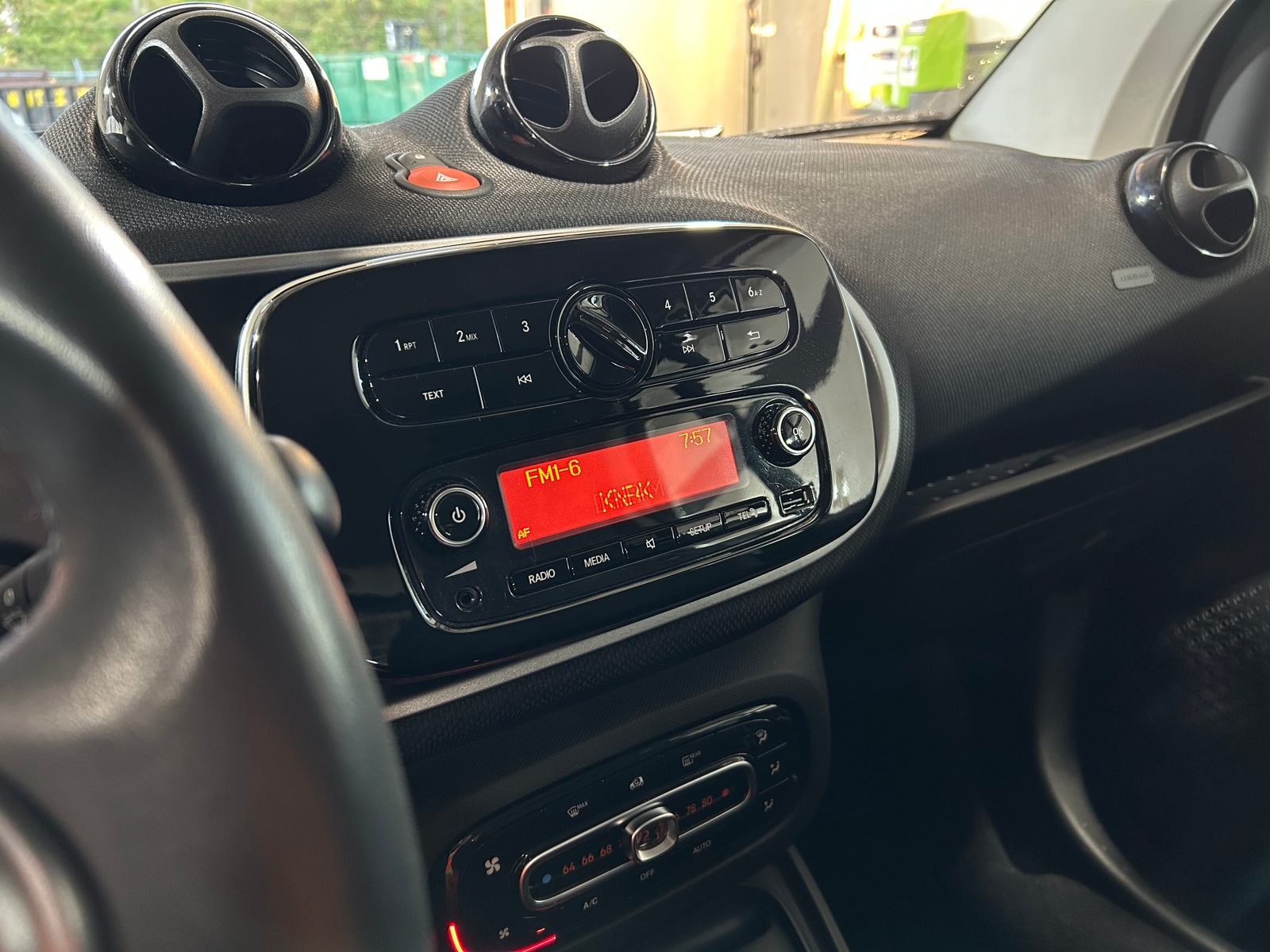 Thumbnail: 2017 smart fortwo - 4
