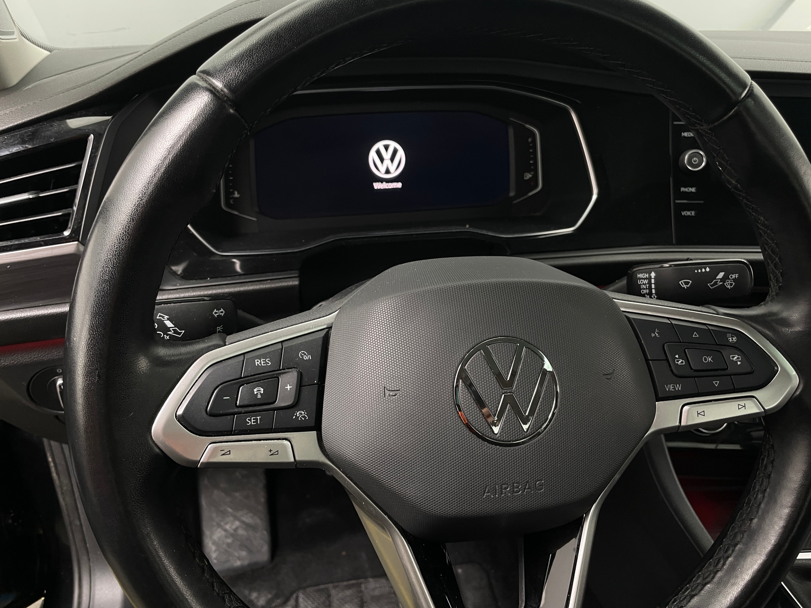 Thumbnail: 2023 Volkswagen Jetta - 4