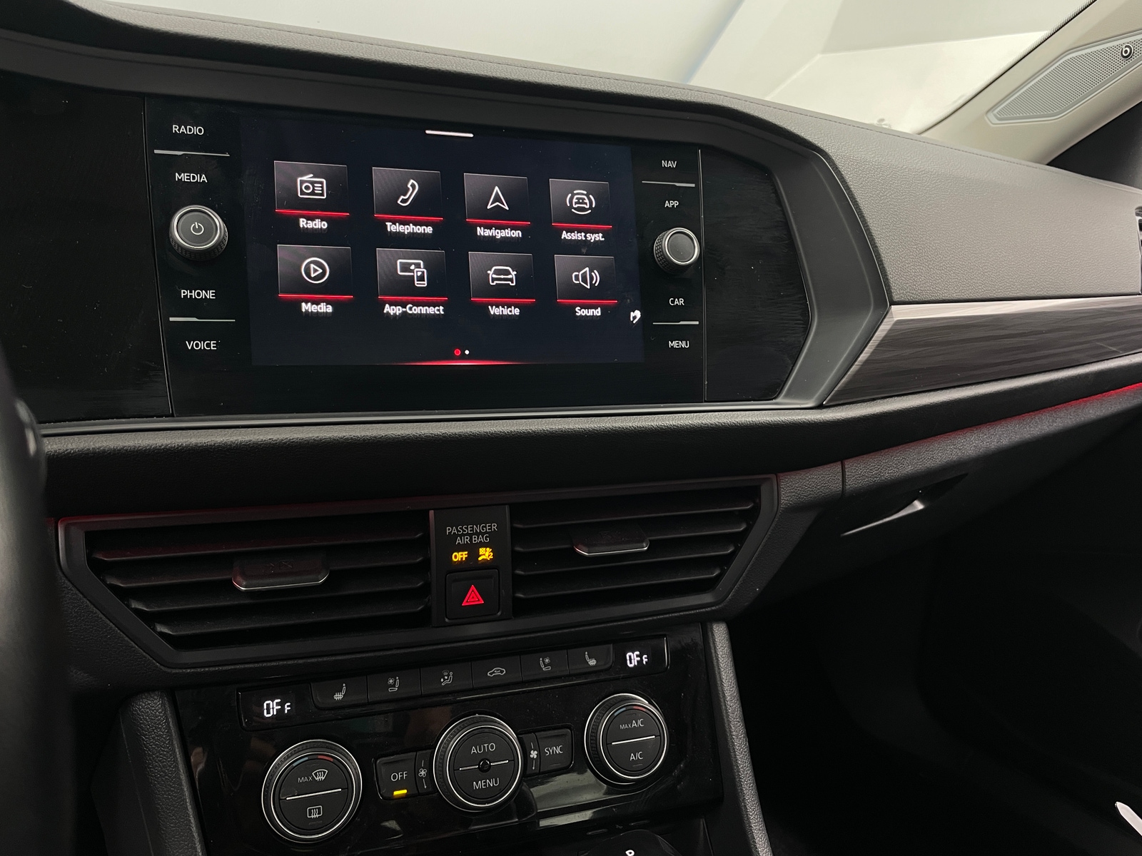 Thumbnail: 2023 Volkswagen Jetta - 3