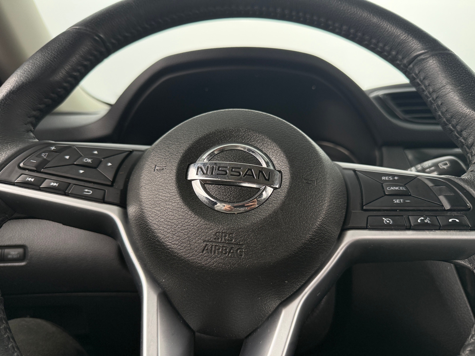 Thumbnail: 2017 Nissan Rogue - 5