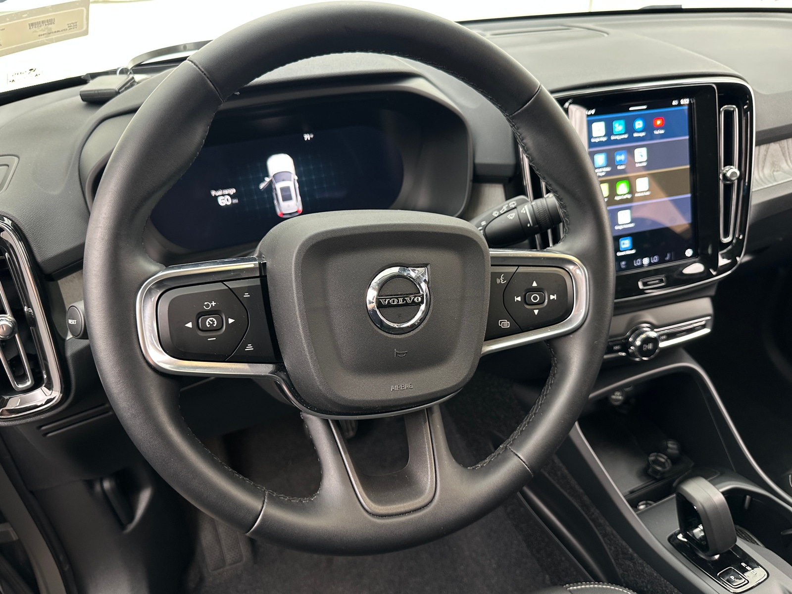 Thumbnail: 2025 Volvo XC40 - 4