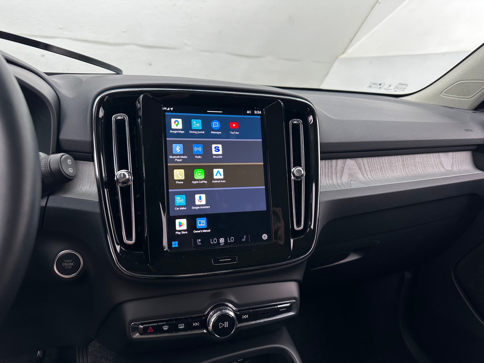Thumbnail: 2025 Volvo XC40 - 3